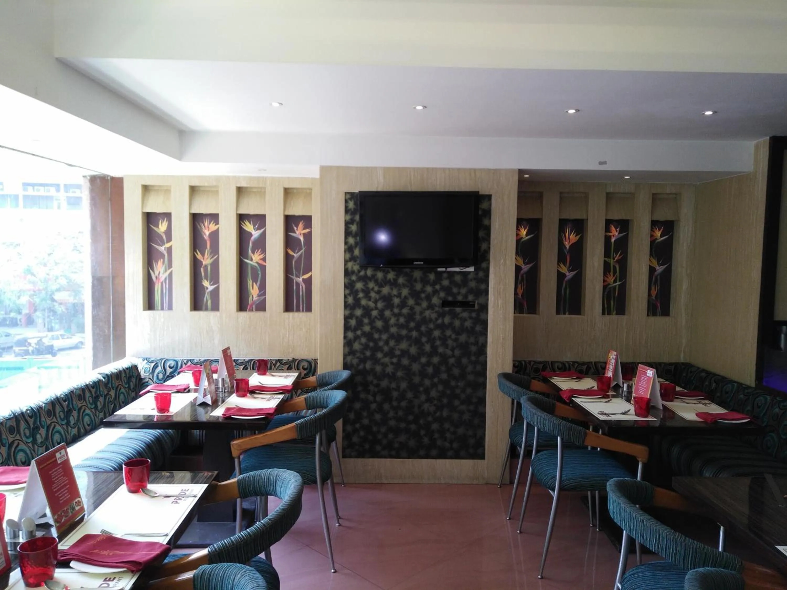 Restaurant/places to eat in Privilege Inn