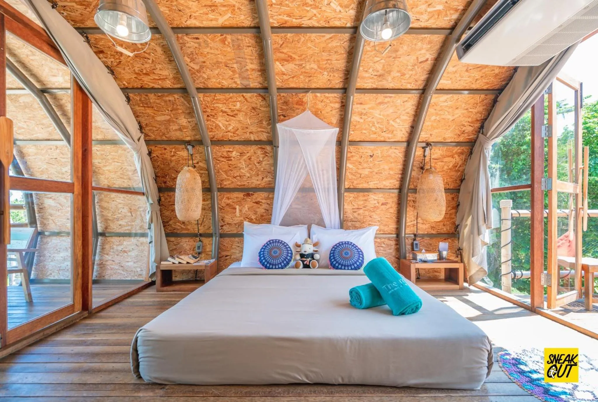 Bedroom, Bed in The Mud - Eco Hotel