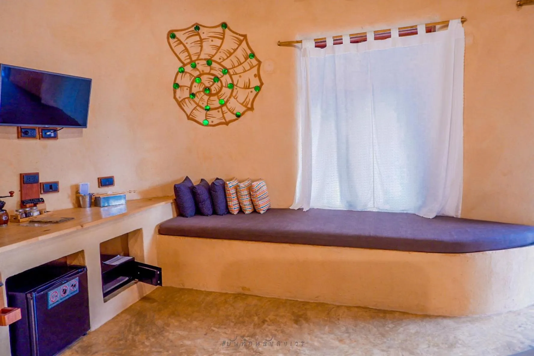 Living room, Bed in The Mud - Eco Hotel