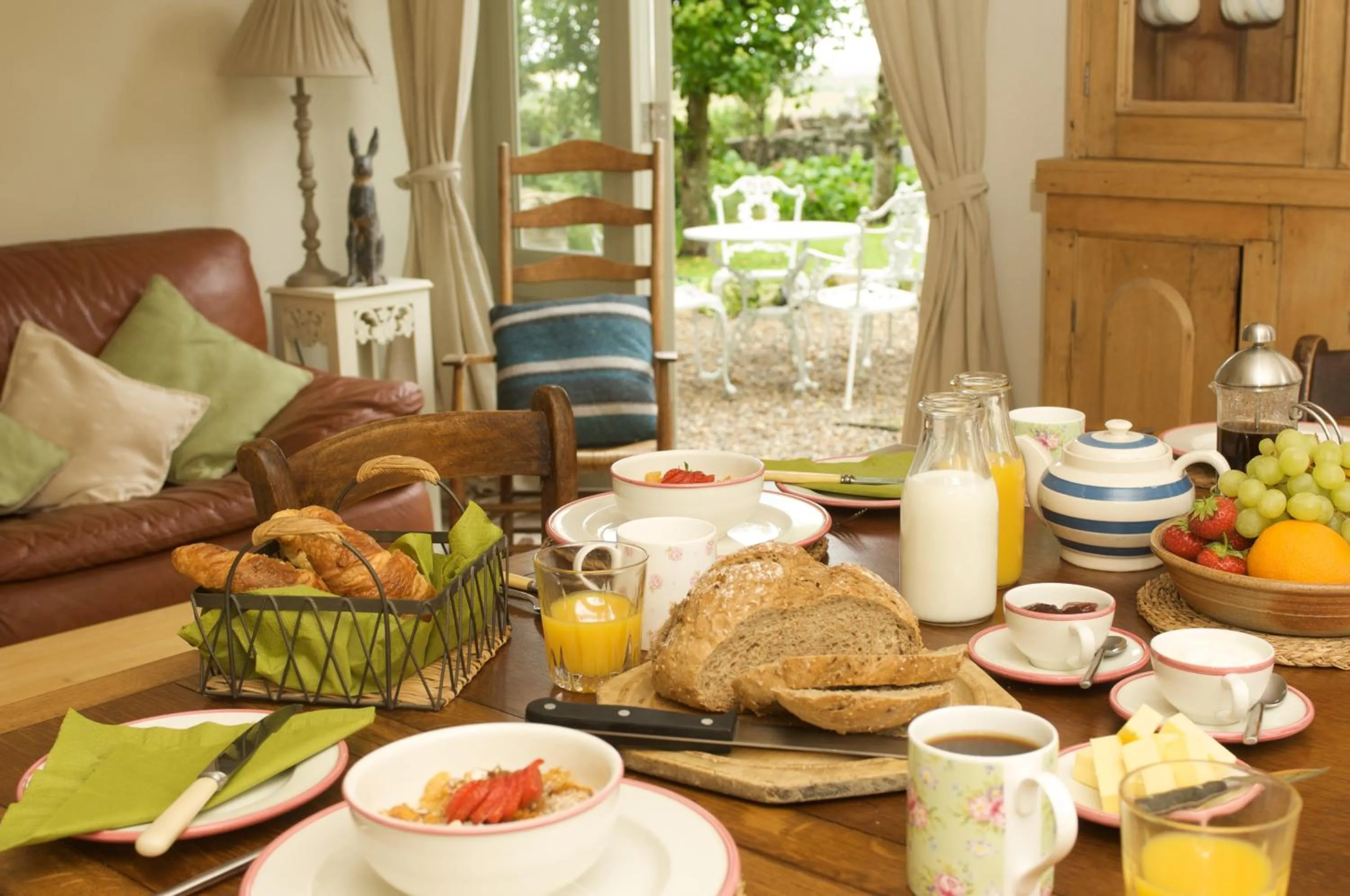 Communal lounge/ TV room in Llety Farm