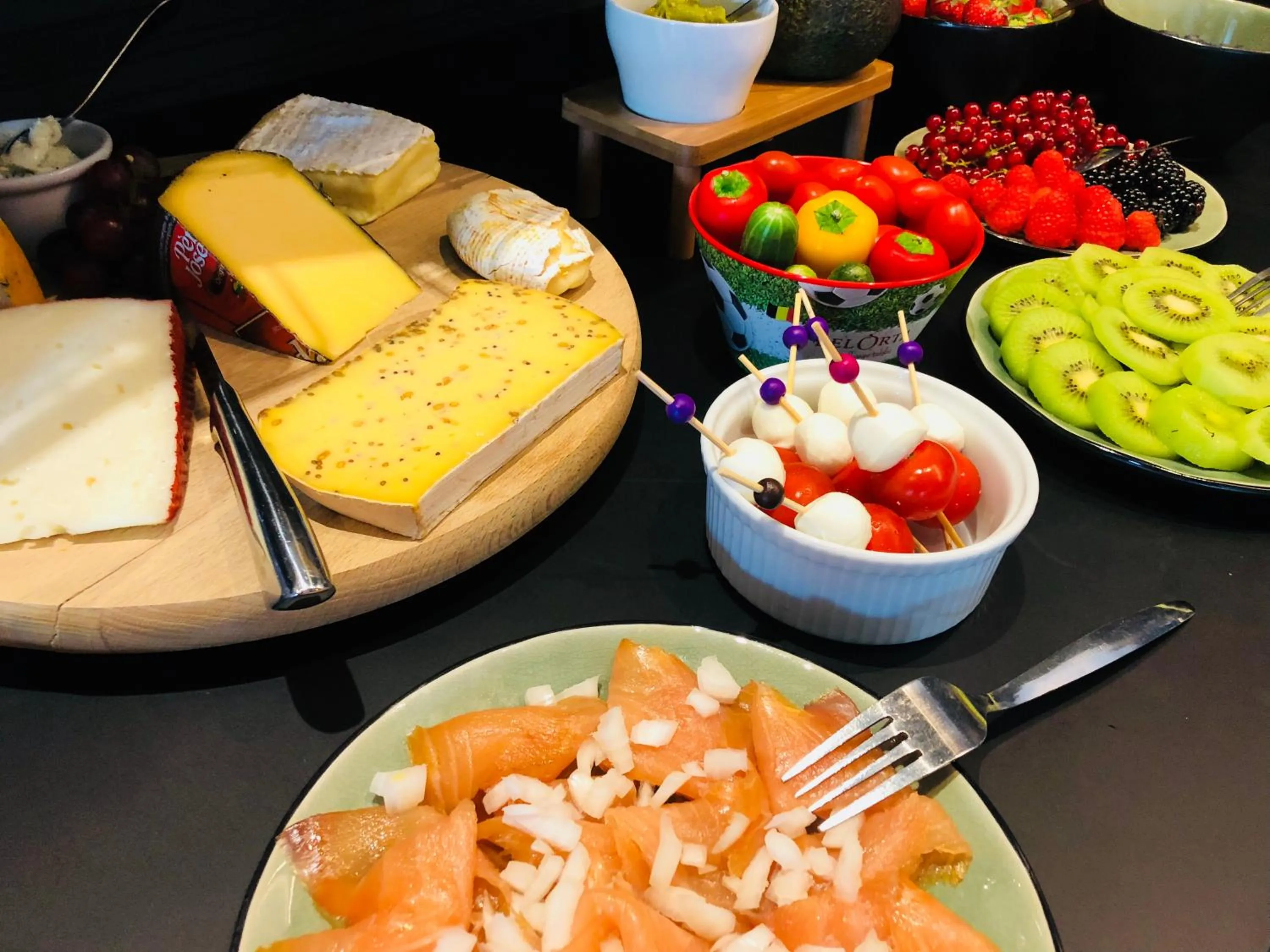 Restaurant/places to eat in Axis Hotel