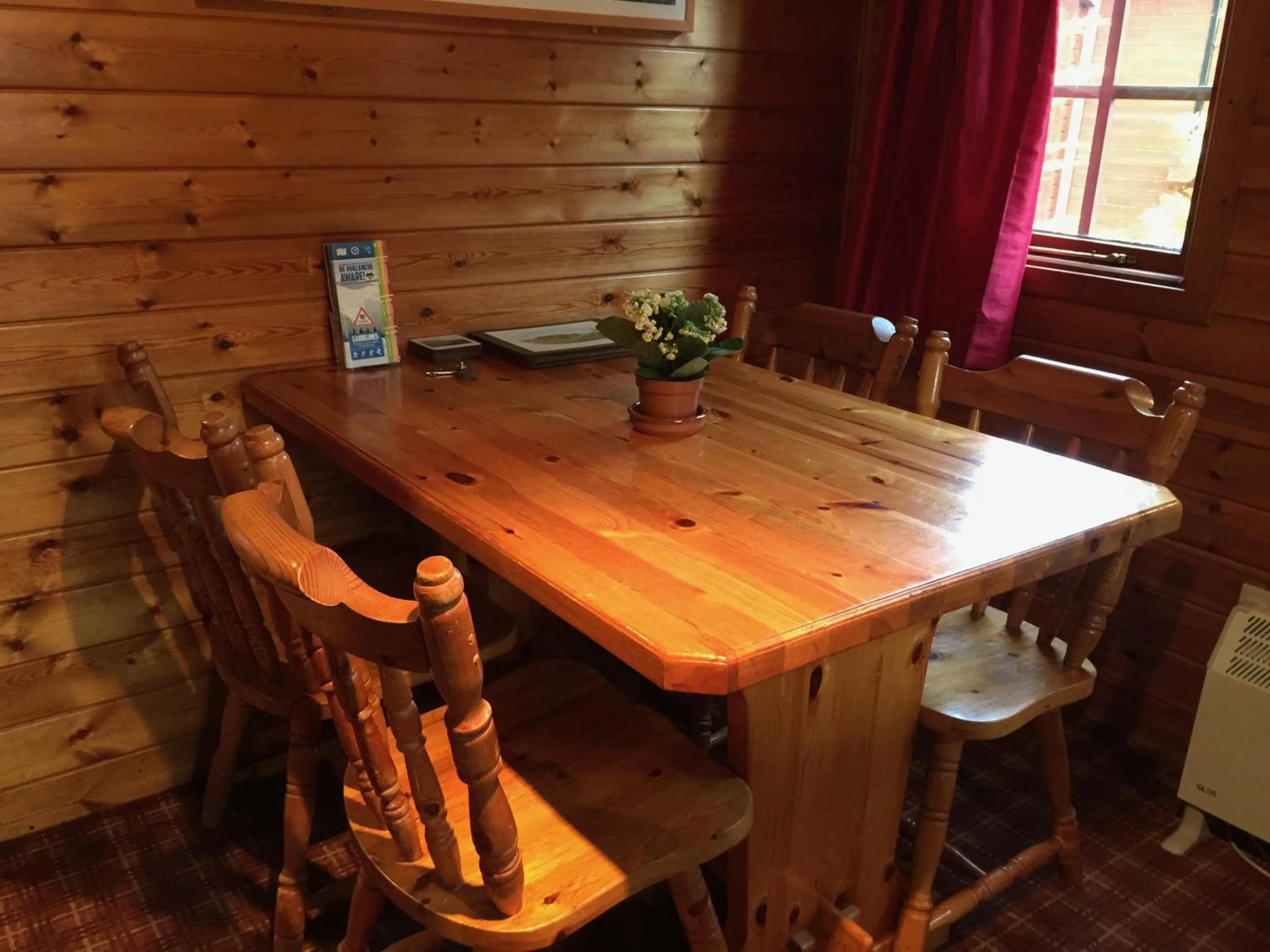 Dining area in Lurchers Cabin Aviemore
