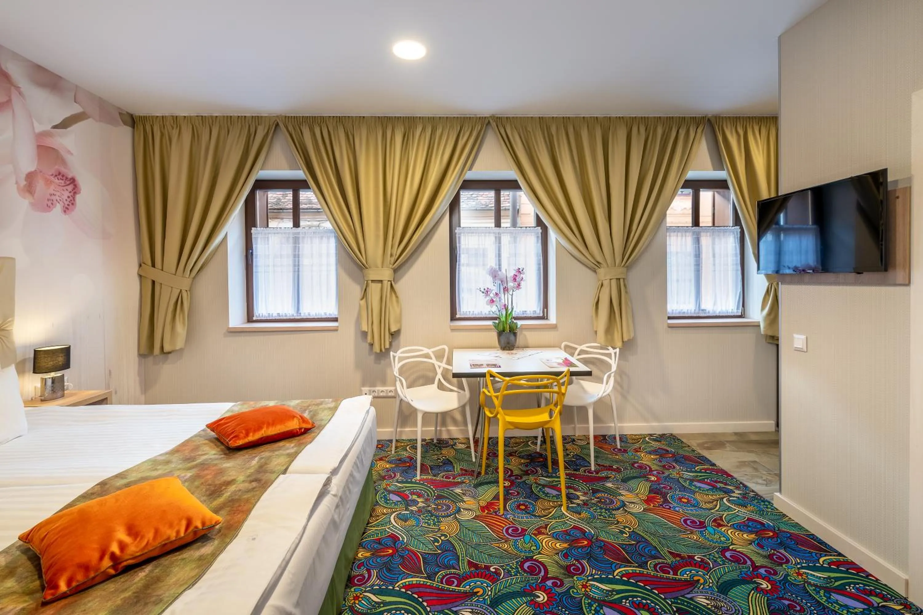 Bed in Blumenhaus Sibiu