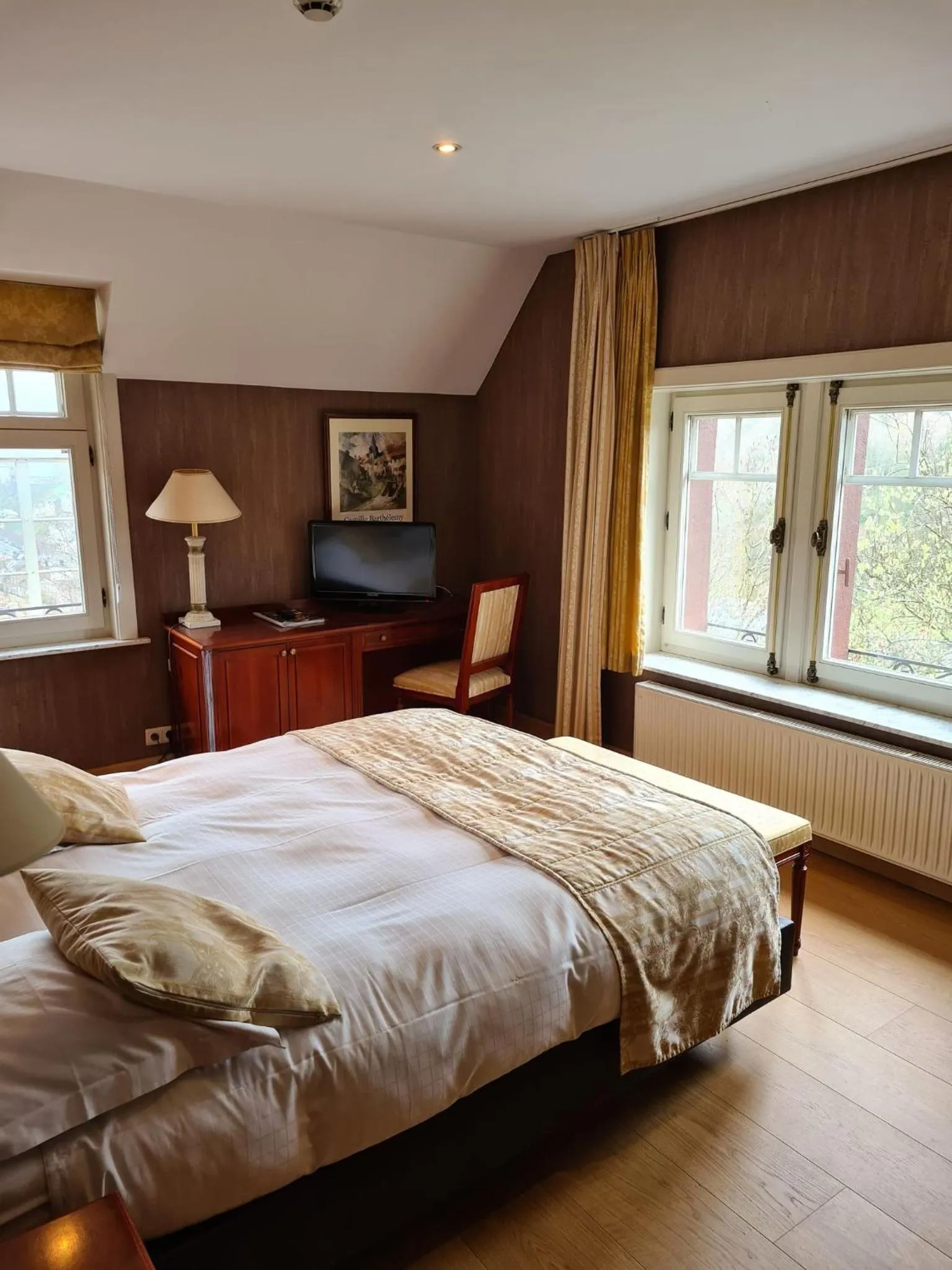 Property building, Bed in Hotel La Ferronniere