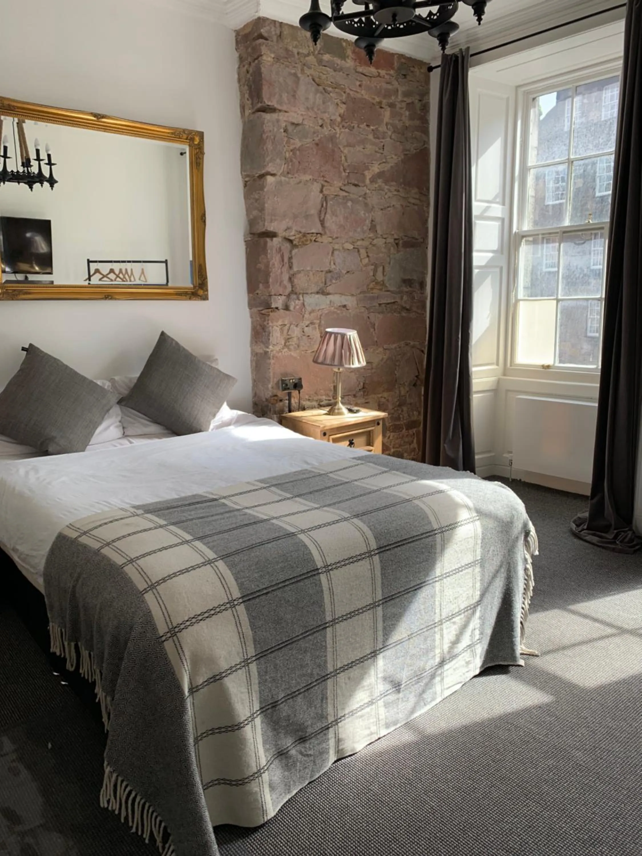 Bed in Royal Mile Suites by the Castle