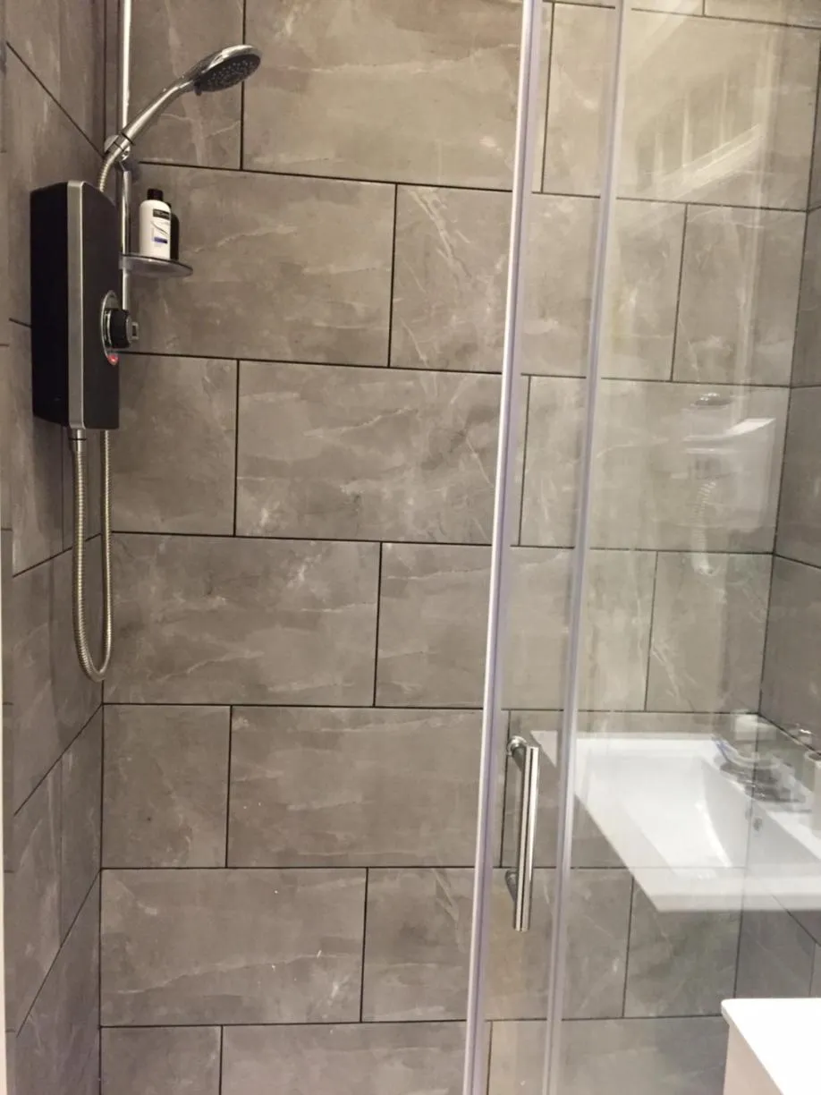 Shower in Royal Mile Suites by the Castle