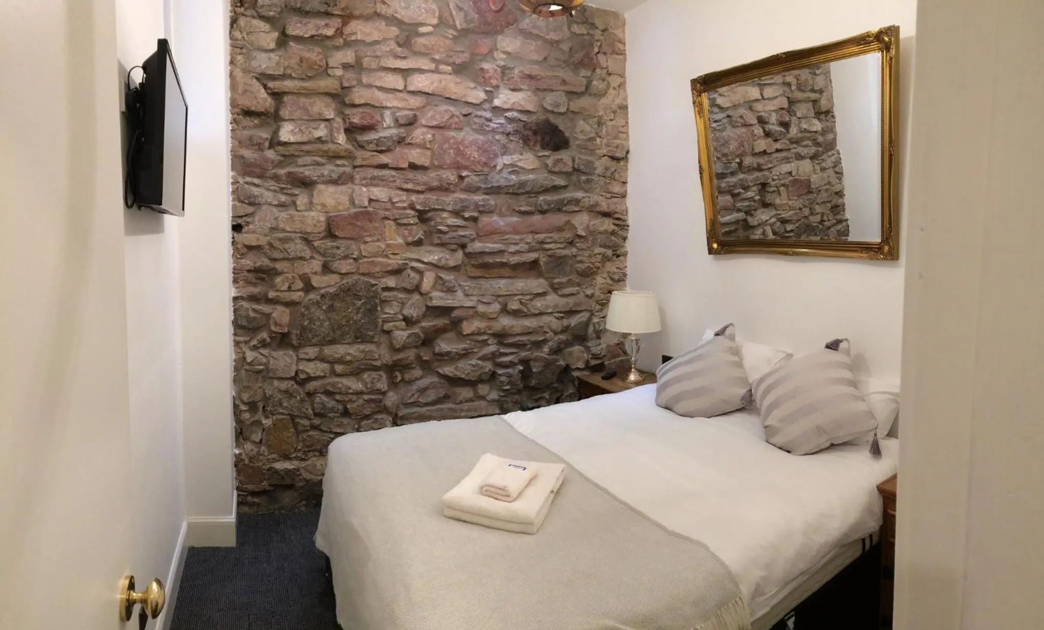 Bedroom, Bed in Royal Mile Suites by the Castle