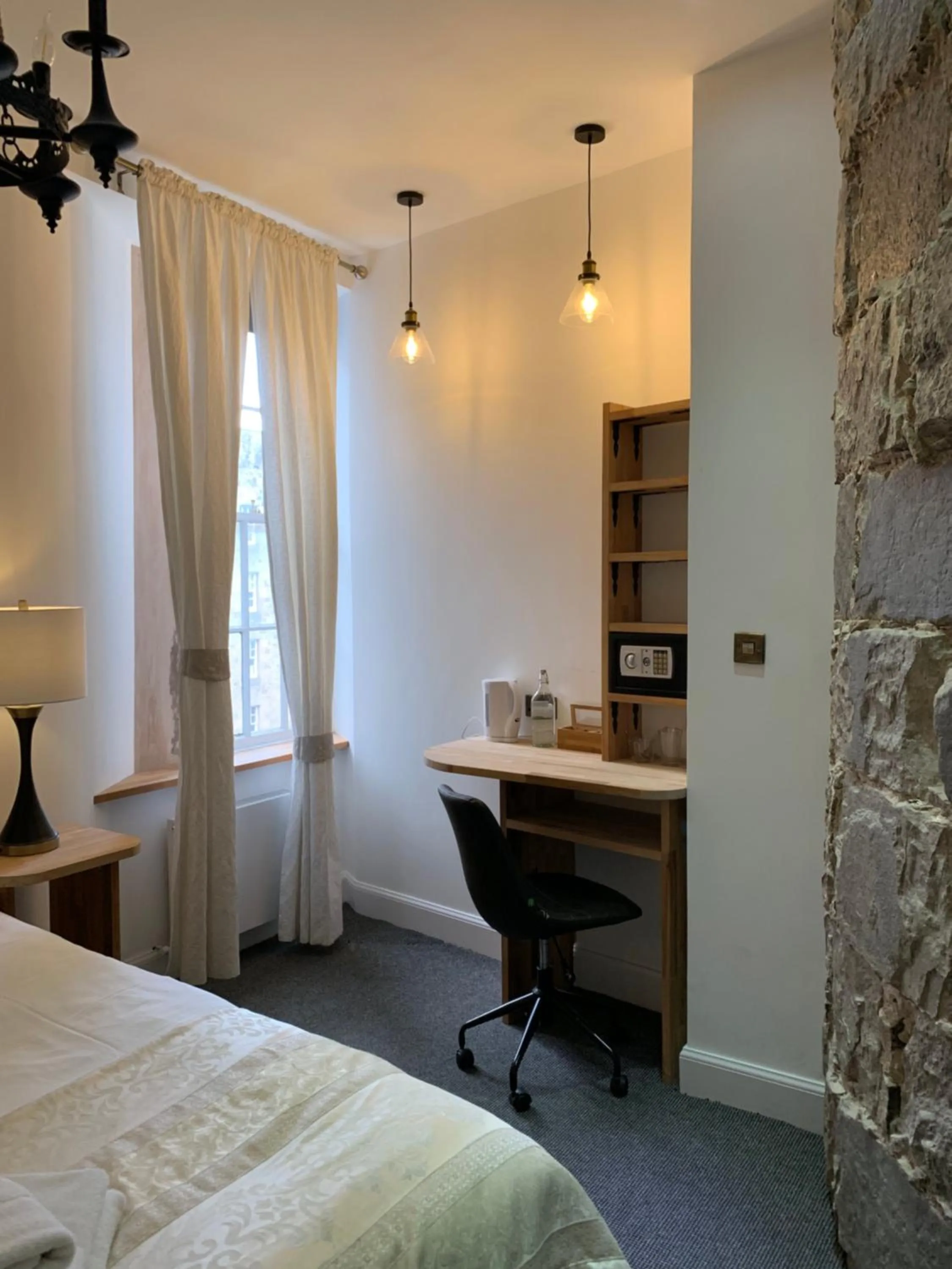 safe, Bed in Royal Mile Suites by the Castle