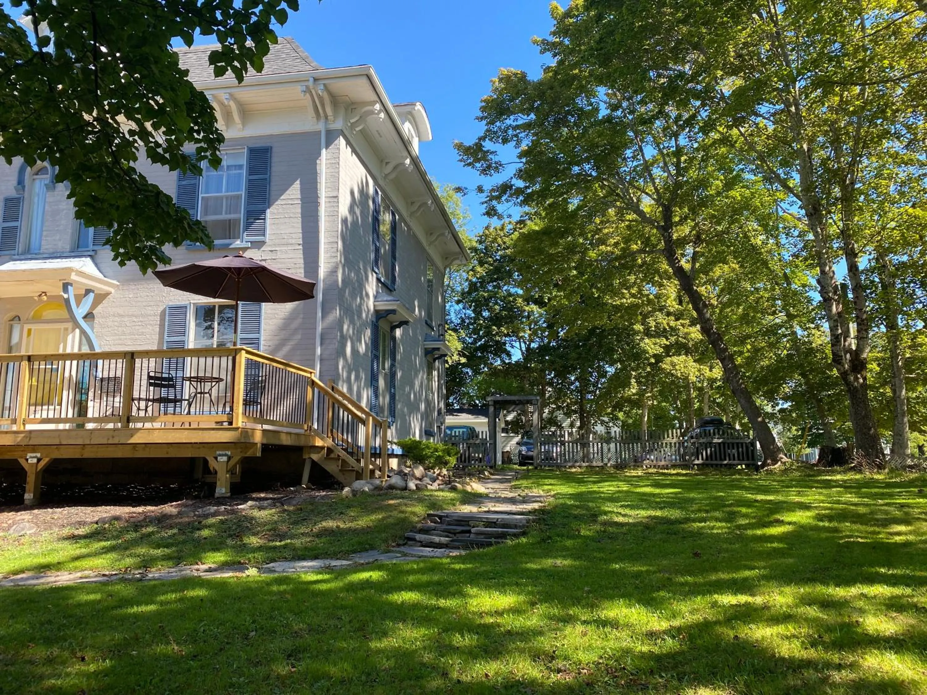 The Montague Rose Inn & Cafe