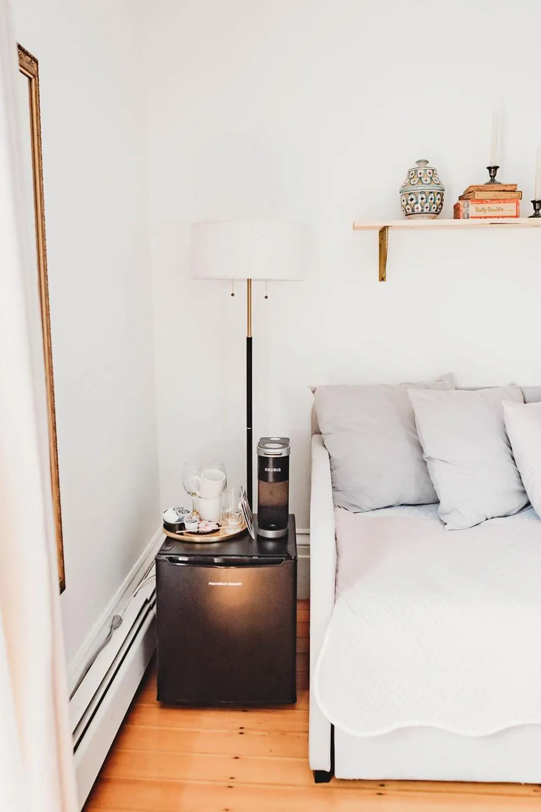 Bed in The Montague Rose Inn & Cafe