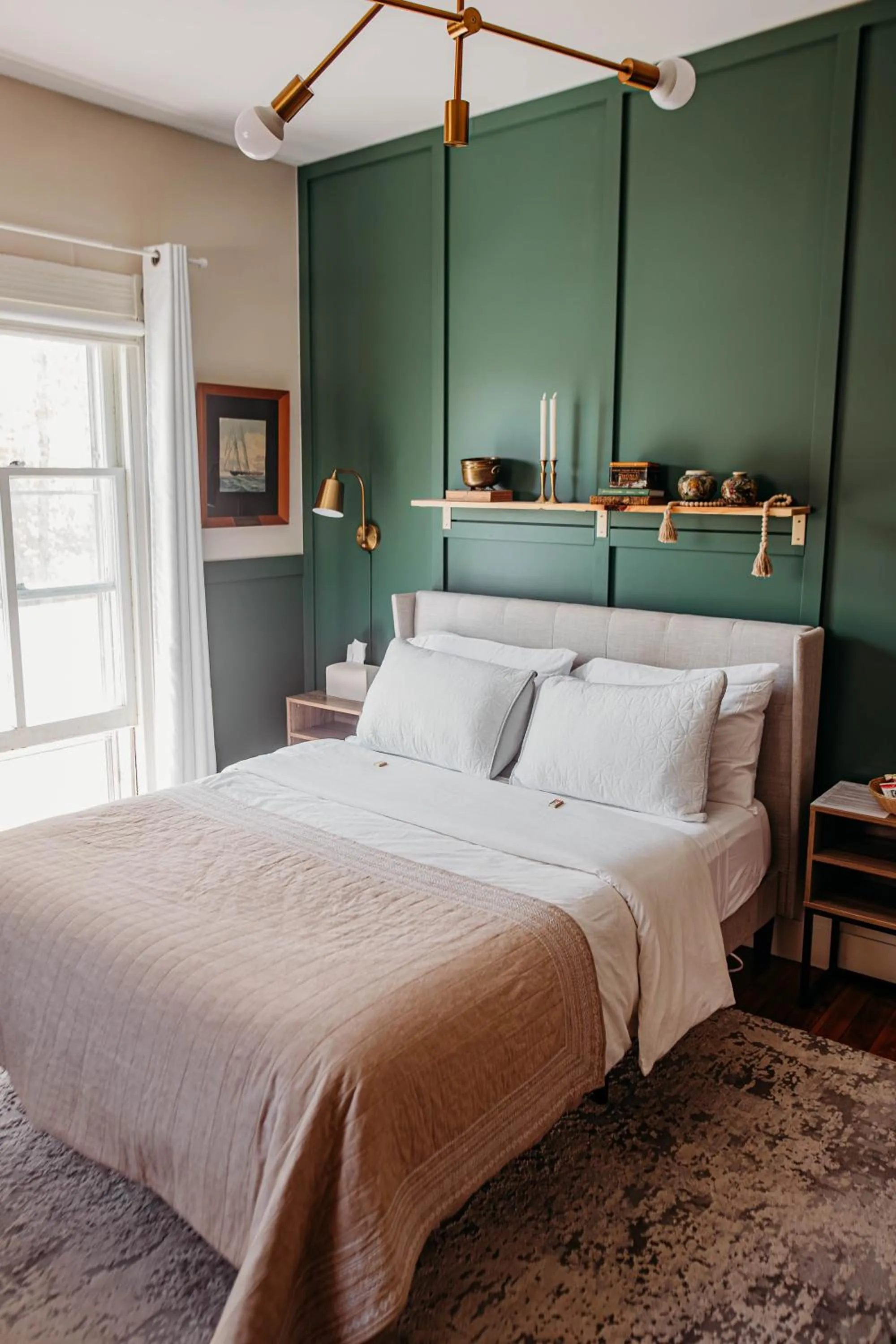 Bed in The Montague Rose Inn & Cafe