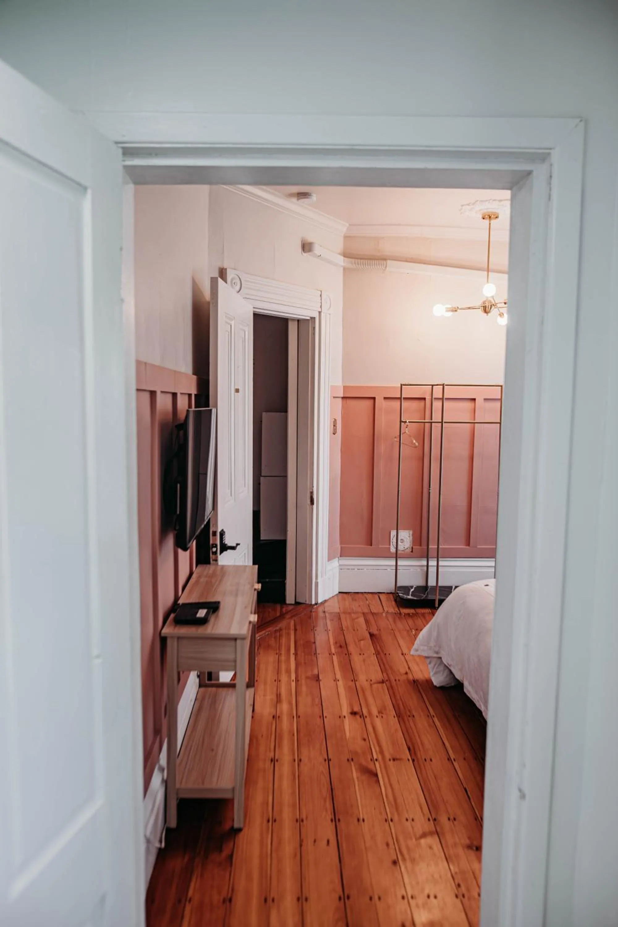 Bed in The Montague Rose Inn & Cafe