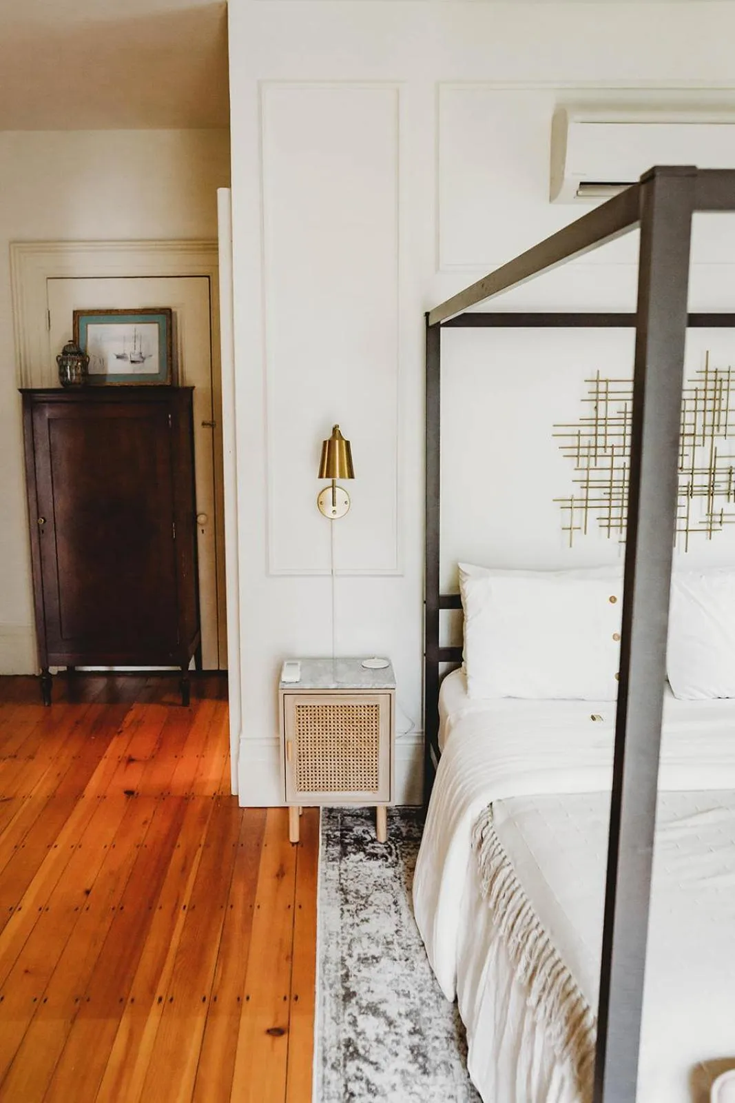 Bed in The Montague Rose Inn & Cafe