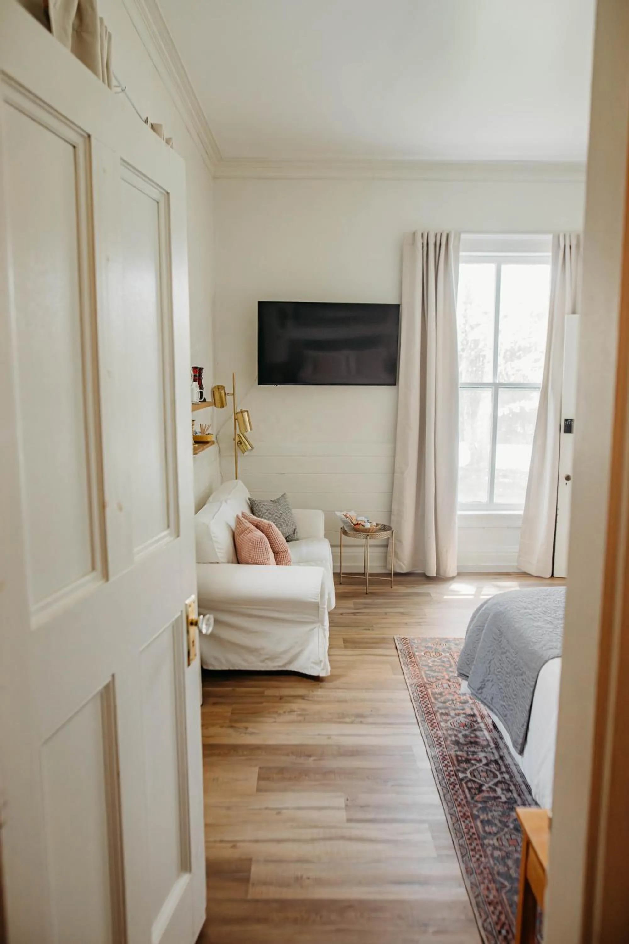 Bed in The Montague Rose Inn & Cafe