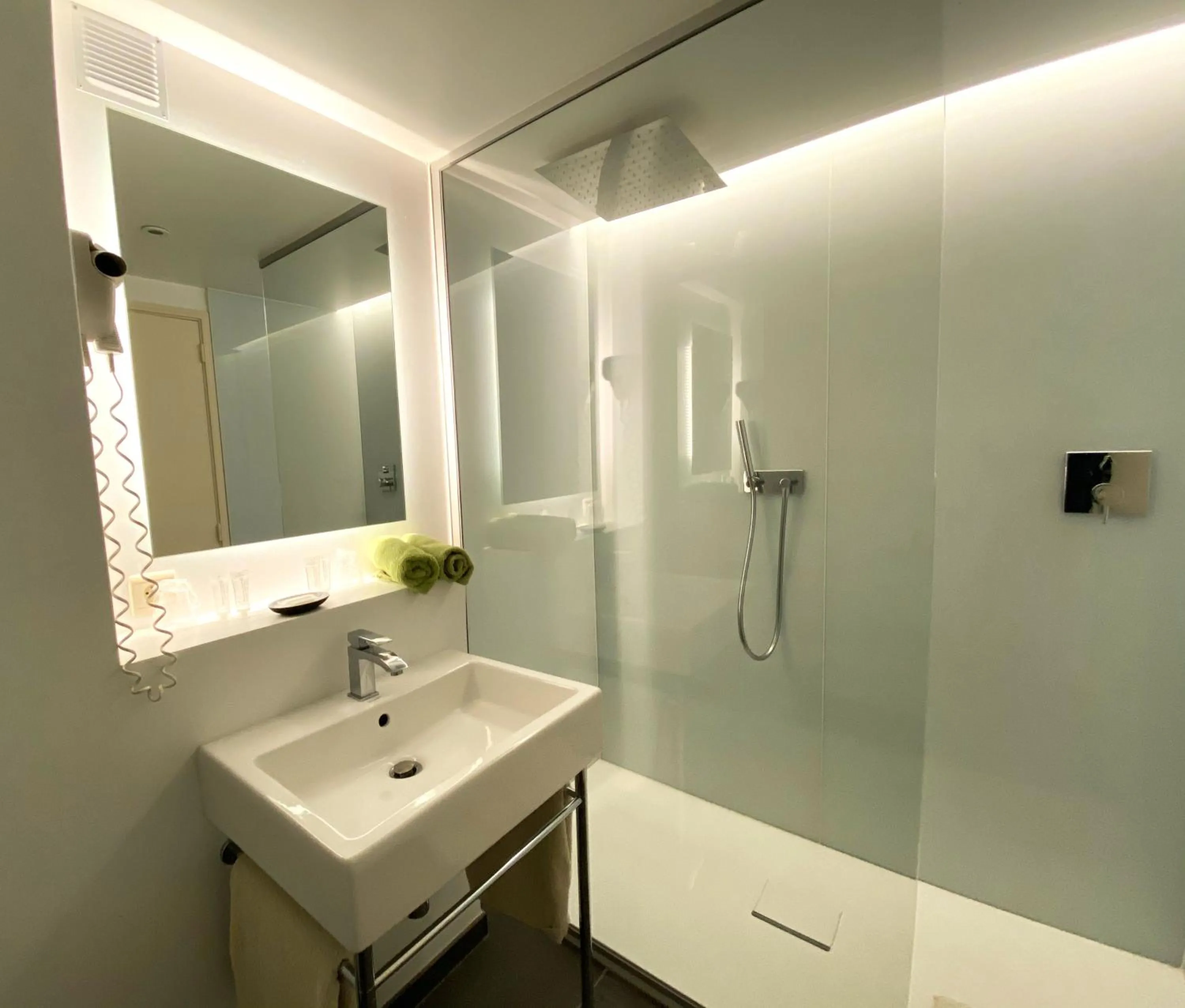 Bathroom in Hotel Côté Cour