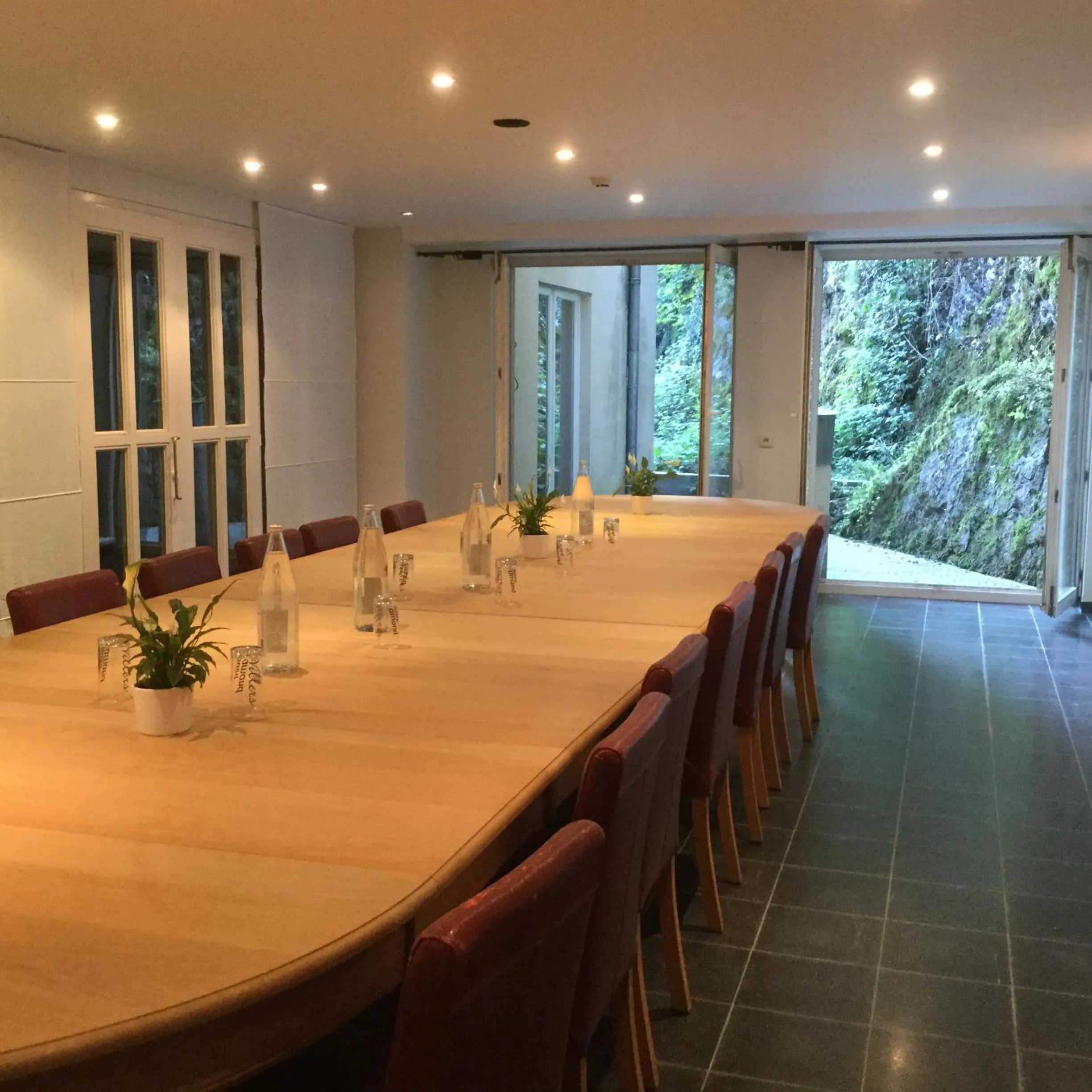 Meeting/conference room in Hotel Côté Cour