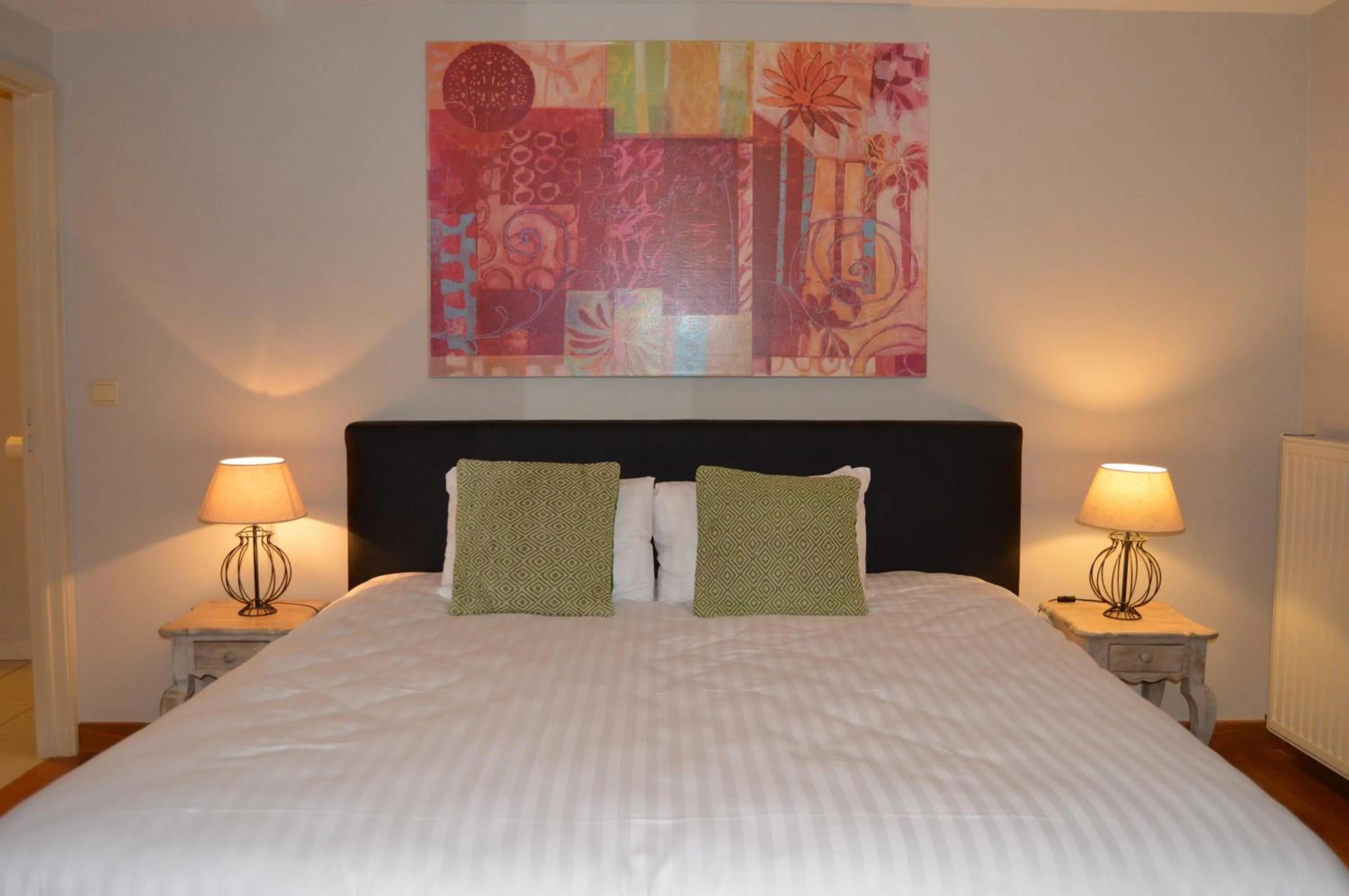 Photo of the whole room, Bed in Hotel Côté Cour