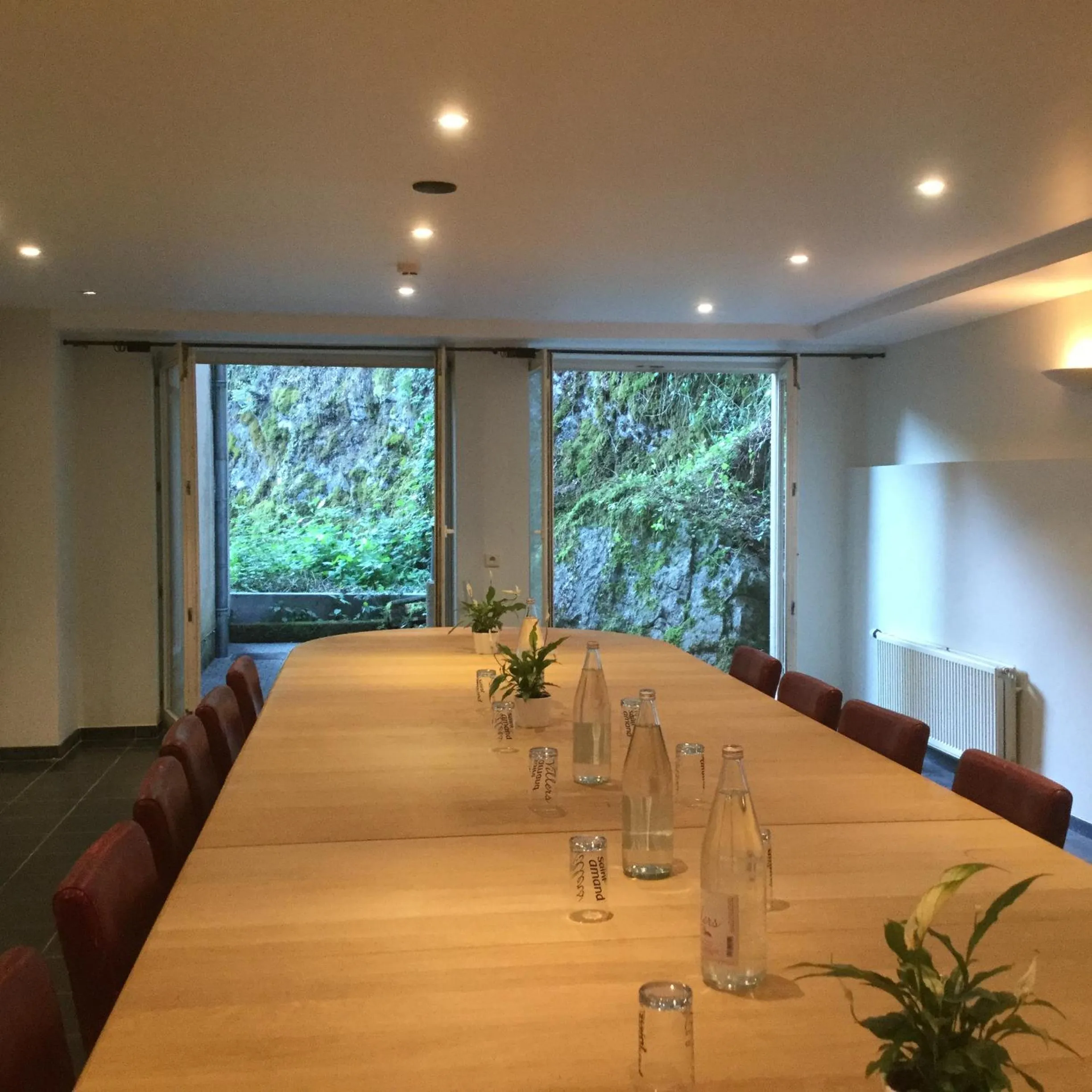 Meeting/conference room in Hotel Côté Cour