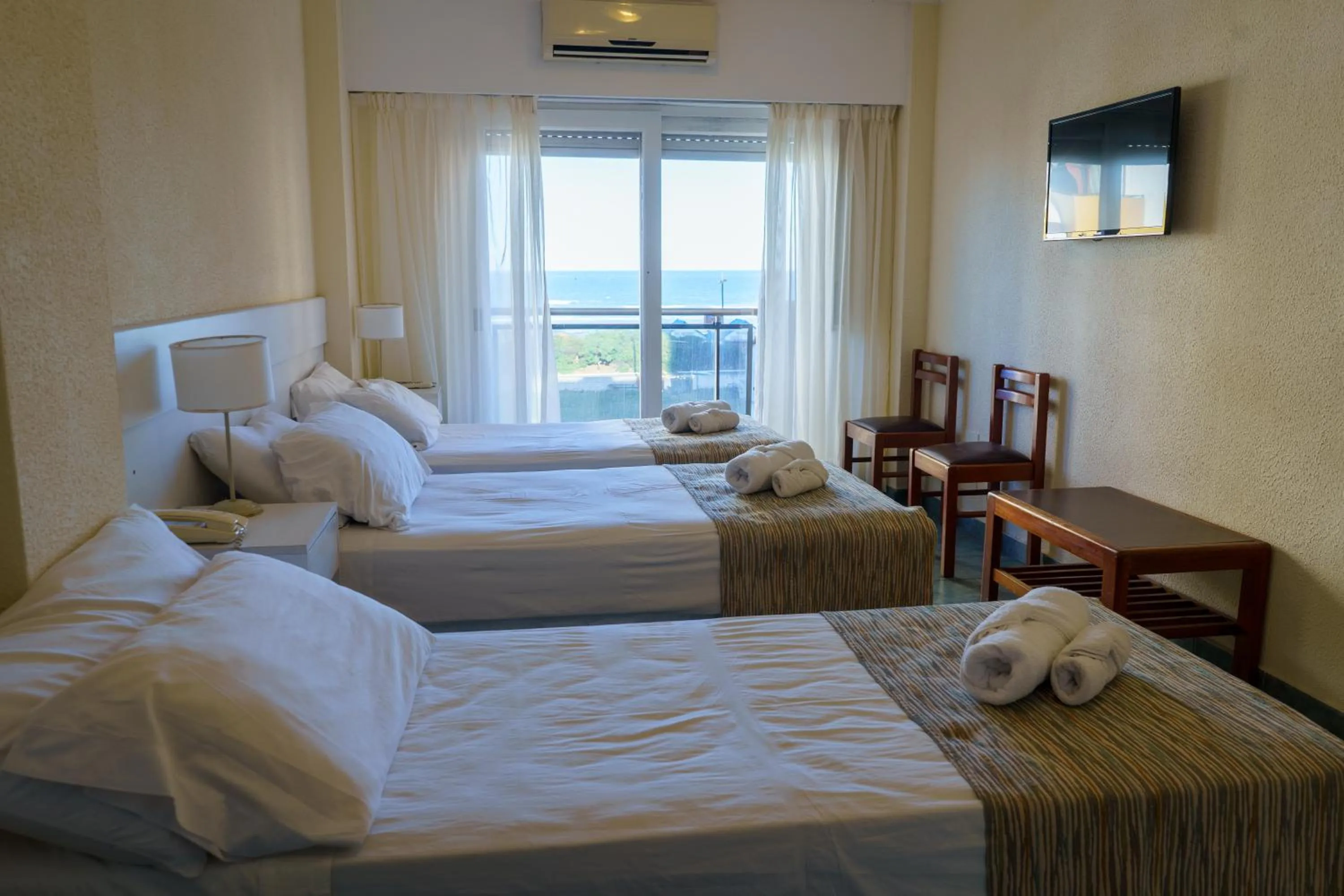 Bed in Hostal del Sol