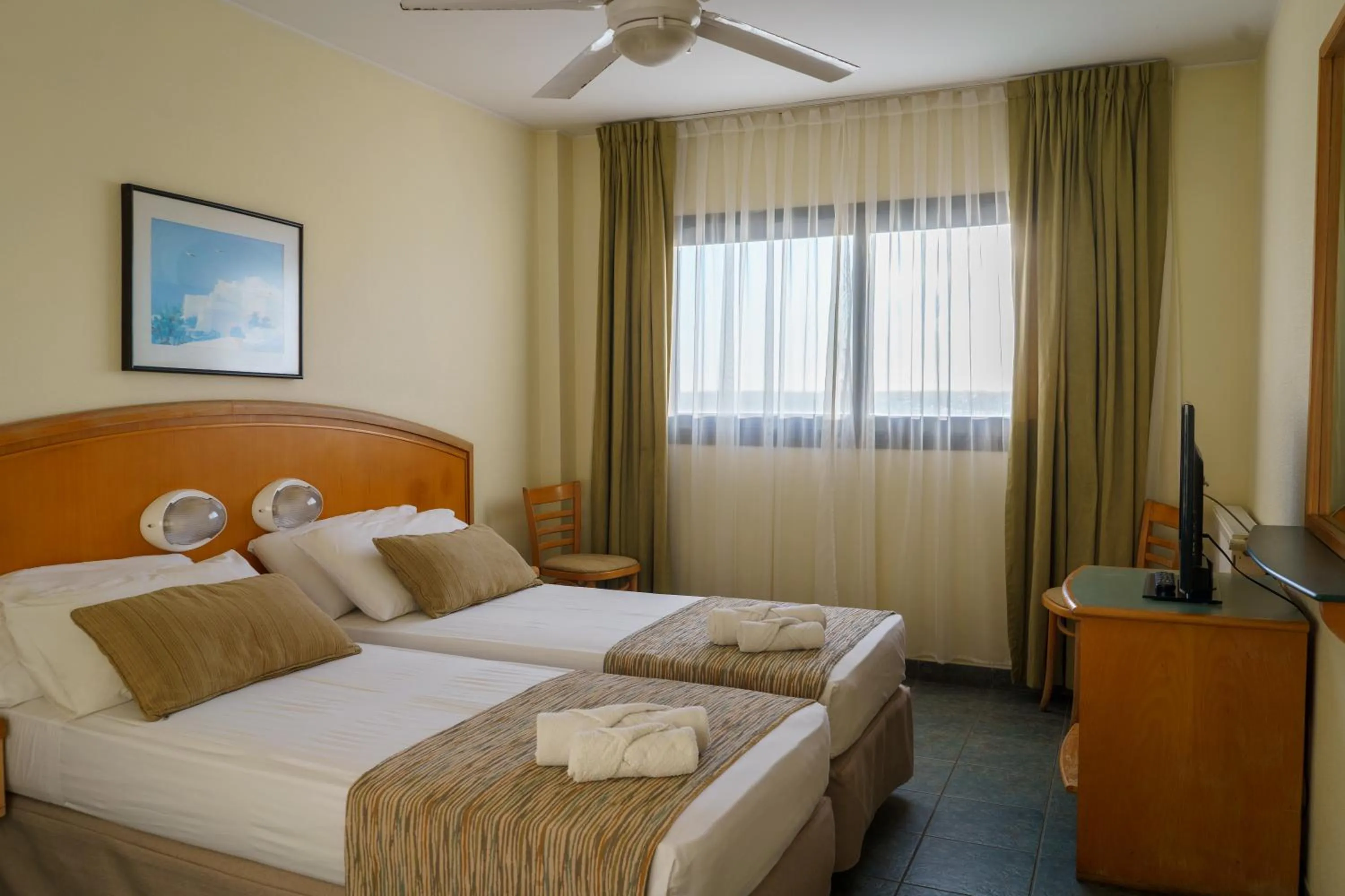 Photo of the whole room, Bed in Hostal del Sol