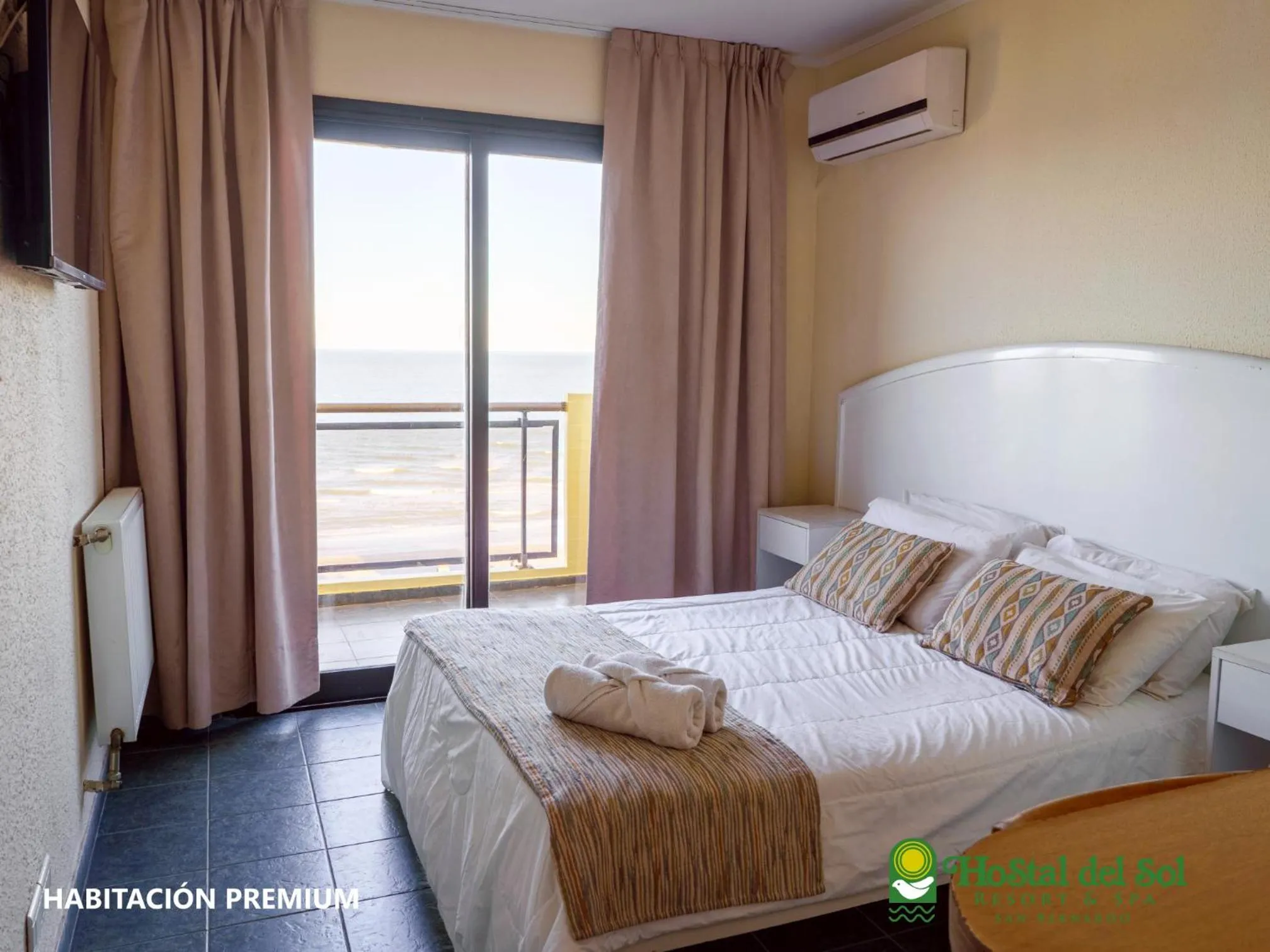 Bedroom, Bed in Hostal del Sol