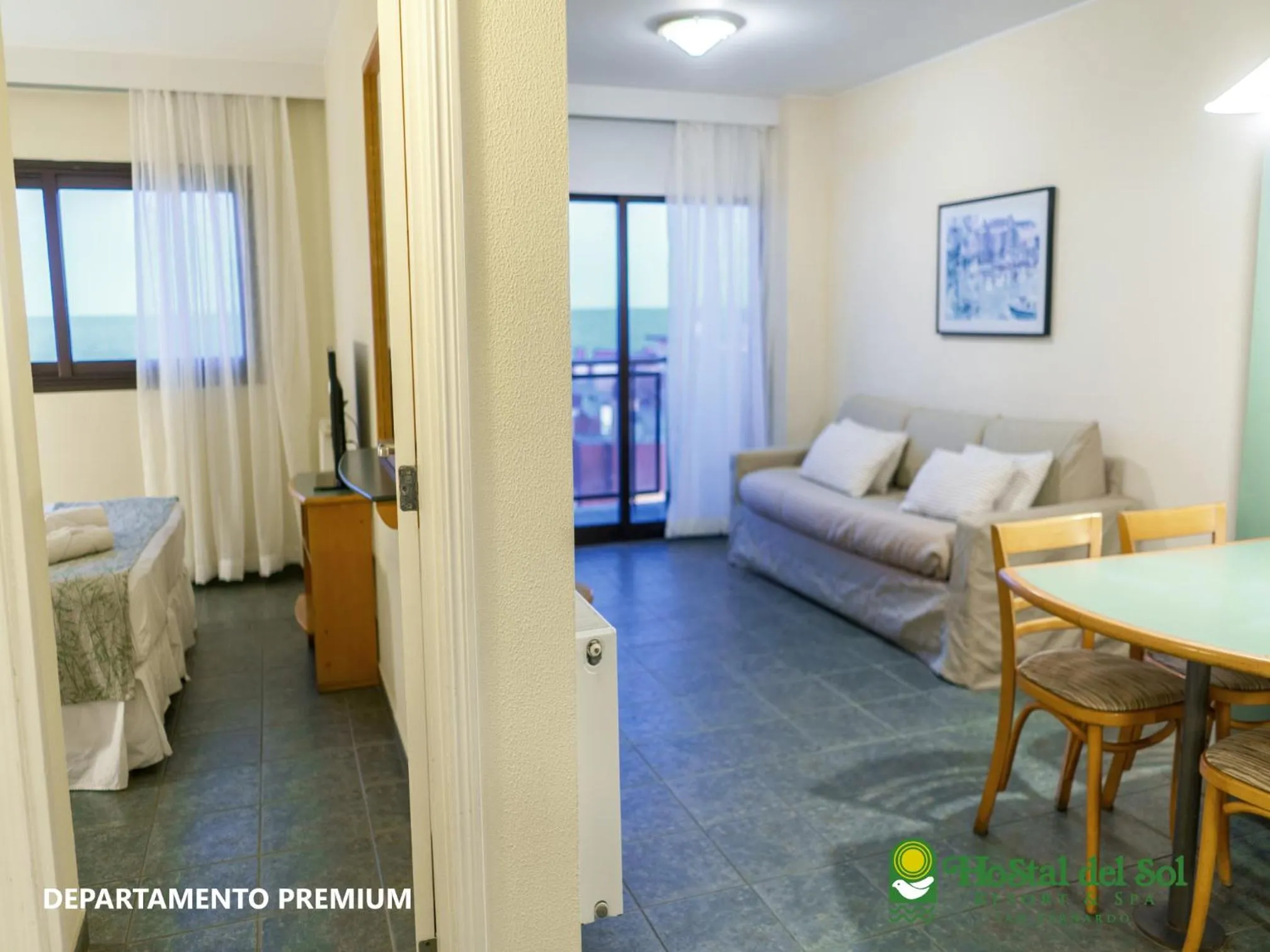 Living room, Bed in Hostal del Sol