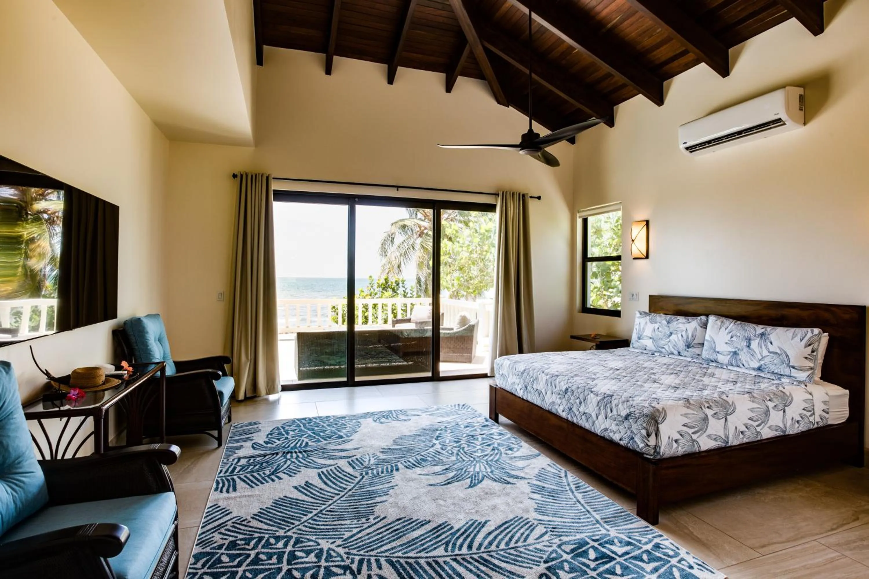 Bed in Naïa Resort and Spa