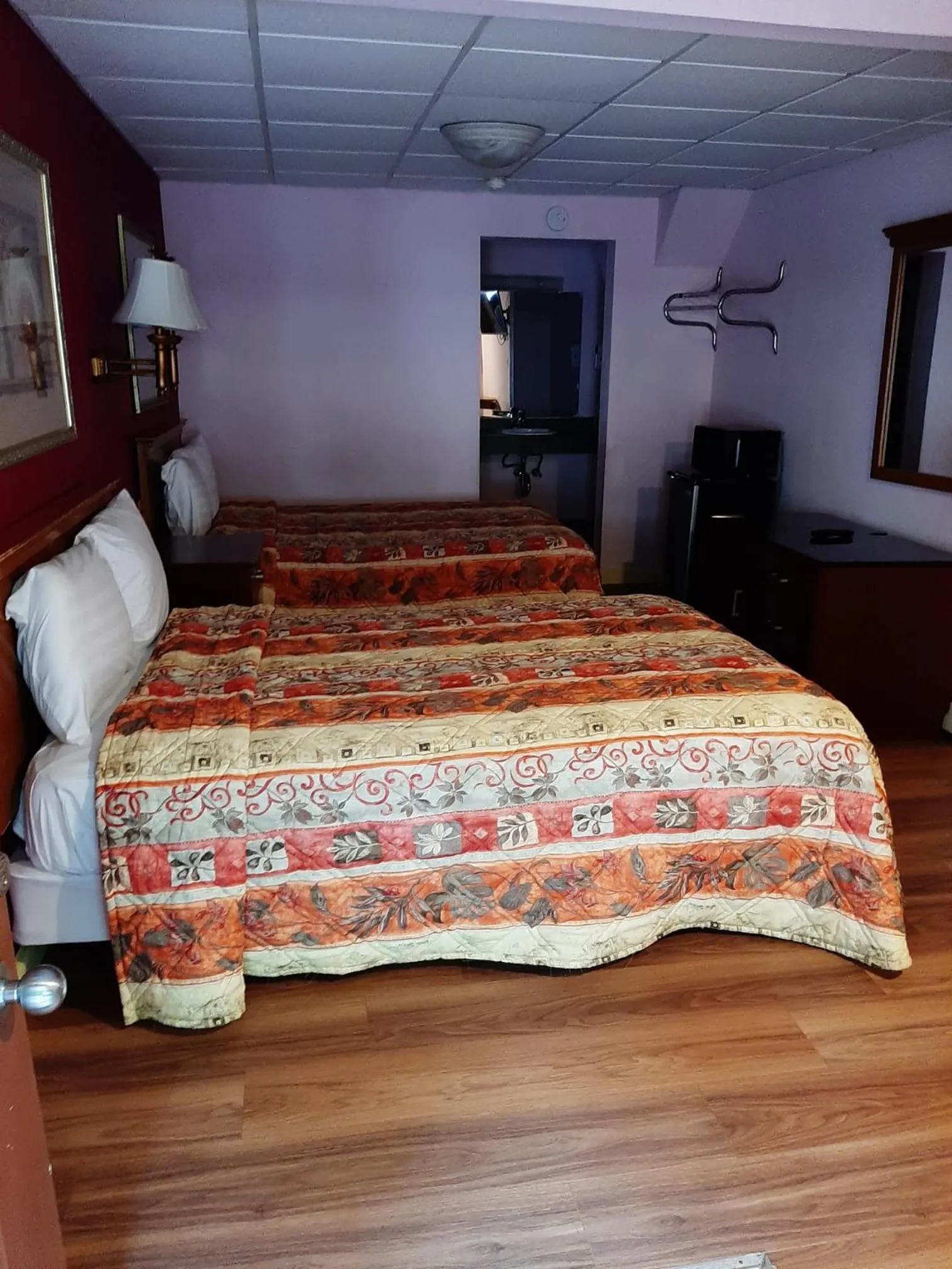 Bed in Travelers Lodge