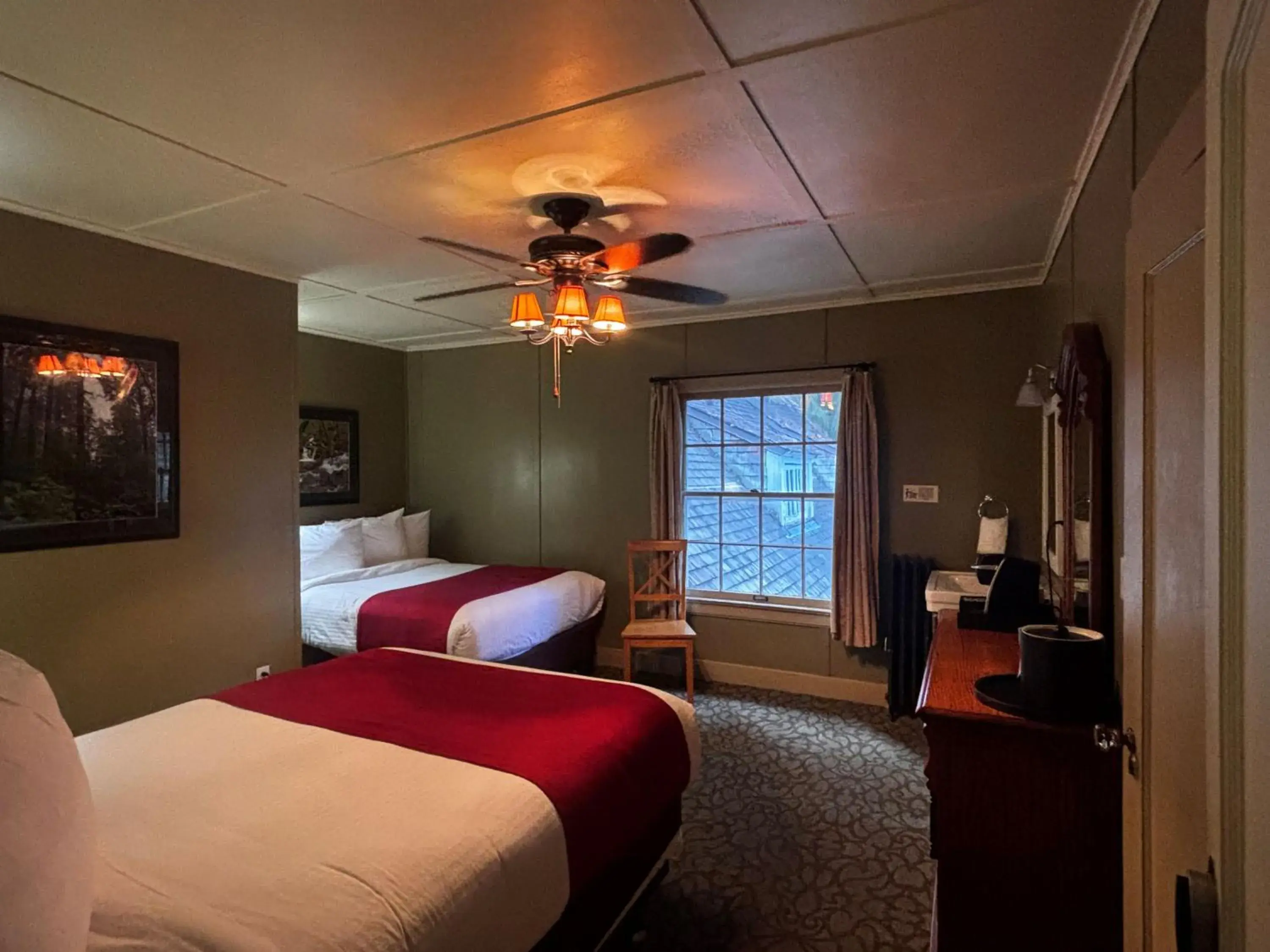 Deluxe Double Room in Lake Quinault Lodge Deluxe Double Room in Lake Quinault Lodge