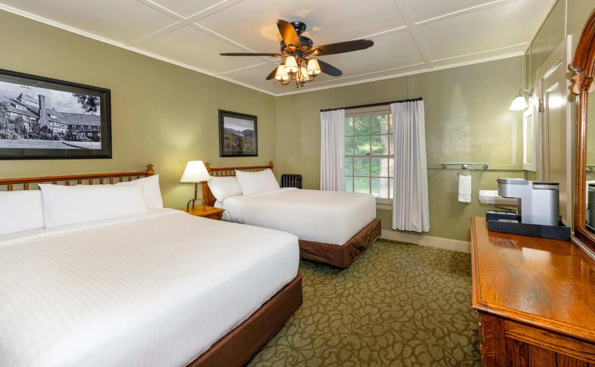 Bed in Lake Quinault Lodge