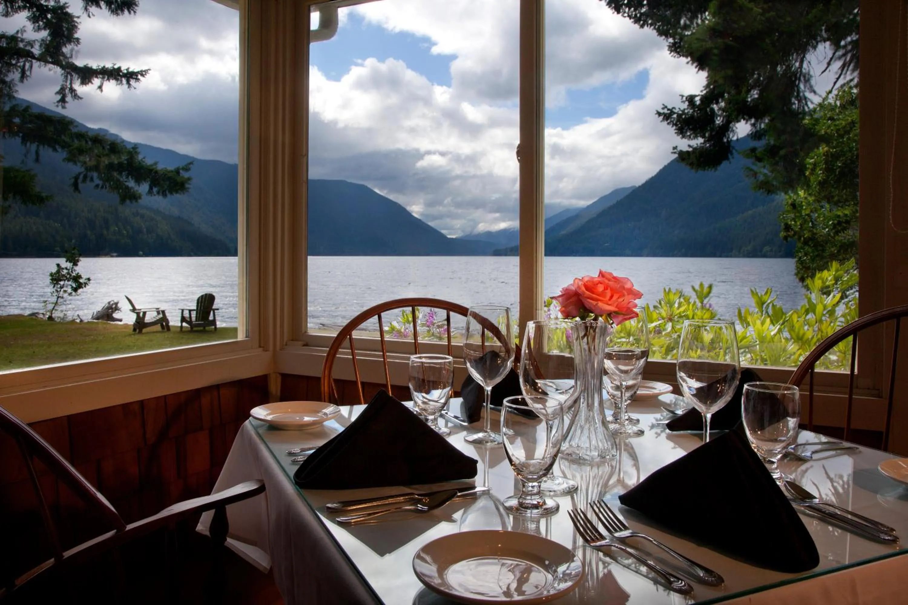 Restaurant/places to eat in Lake Crescent Lodge