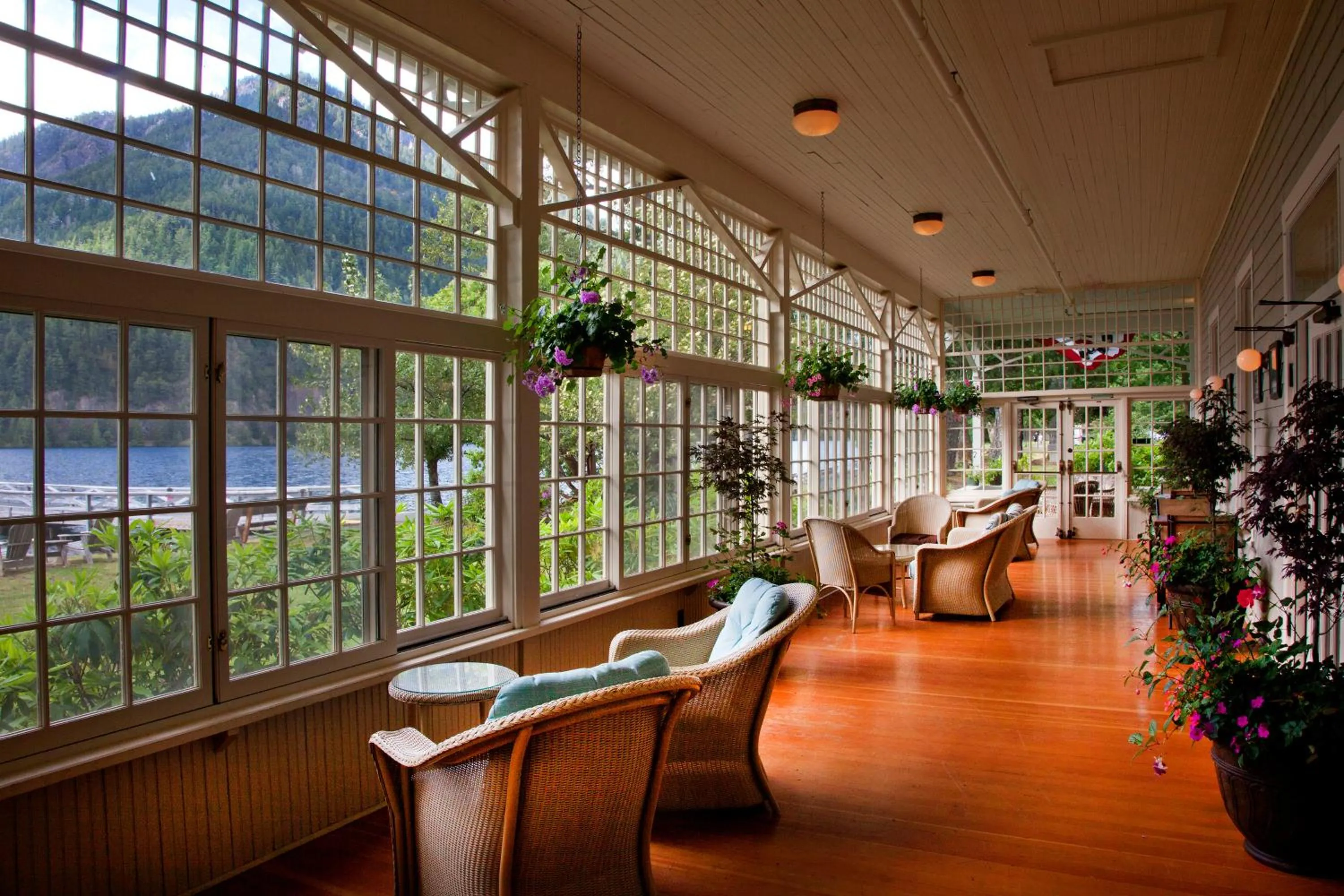 Communal lounge/ TV room in Lake Crescent Lodge