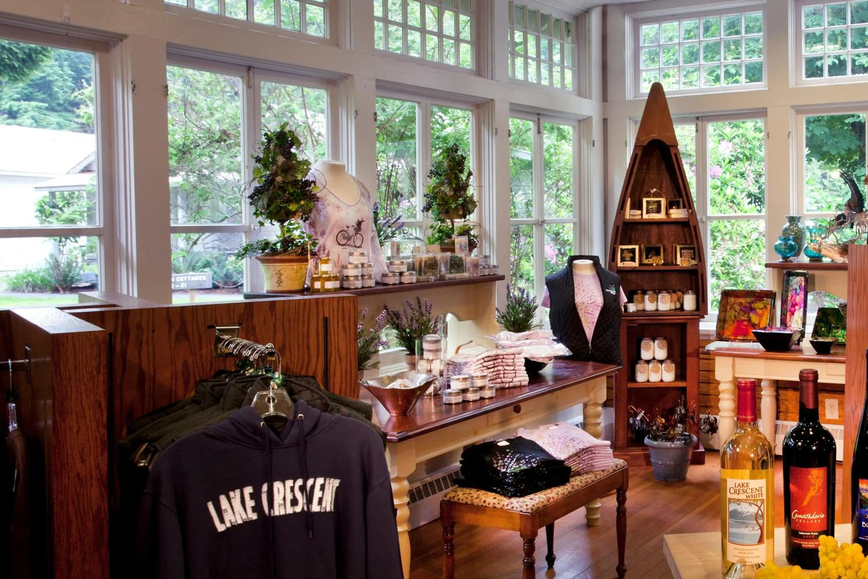 On-site shops in Lake Crescent Lodge