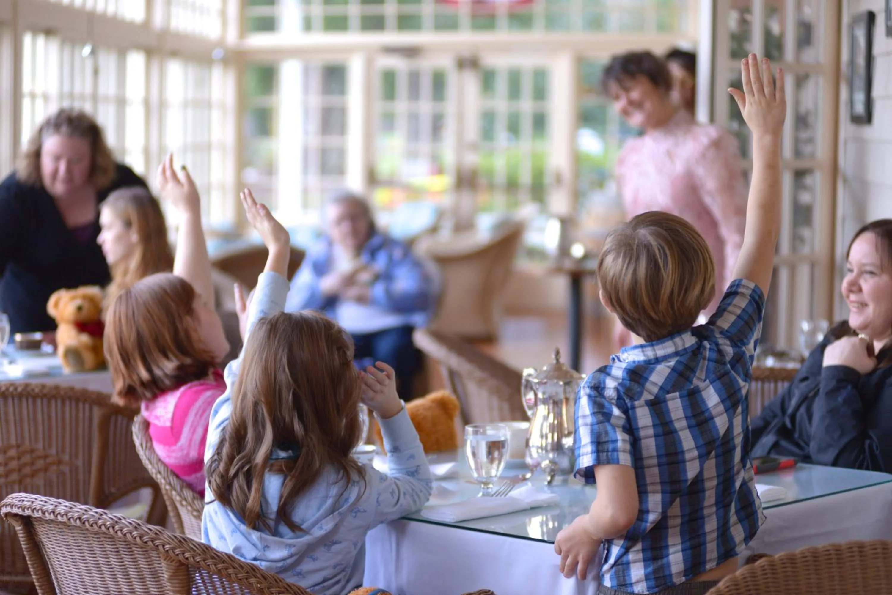 Entertainment in Lake Crescent Lodge