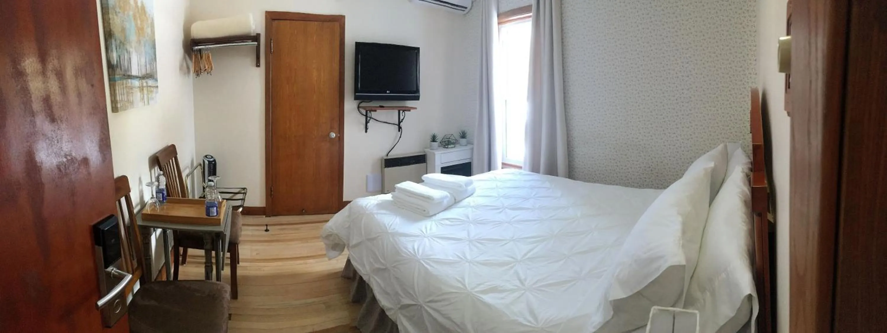 Photo of the whole room in Auberge Clos-Joli