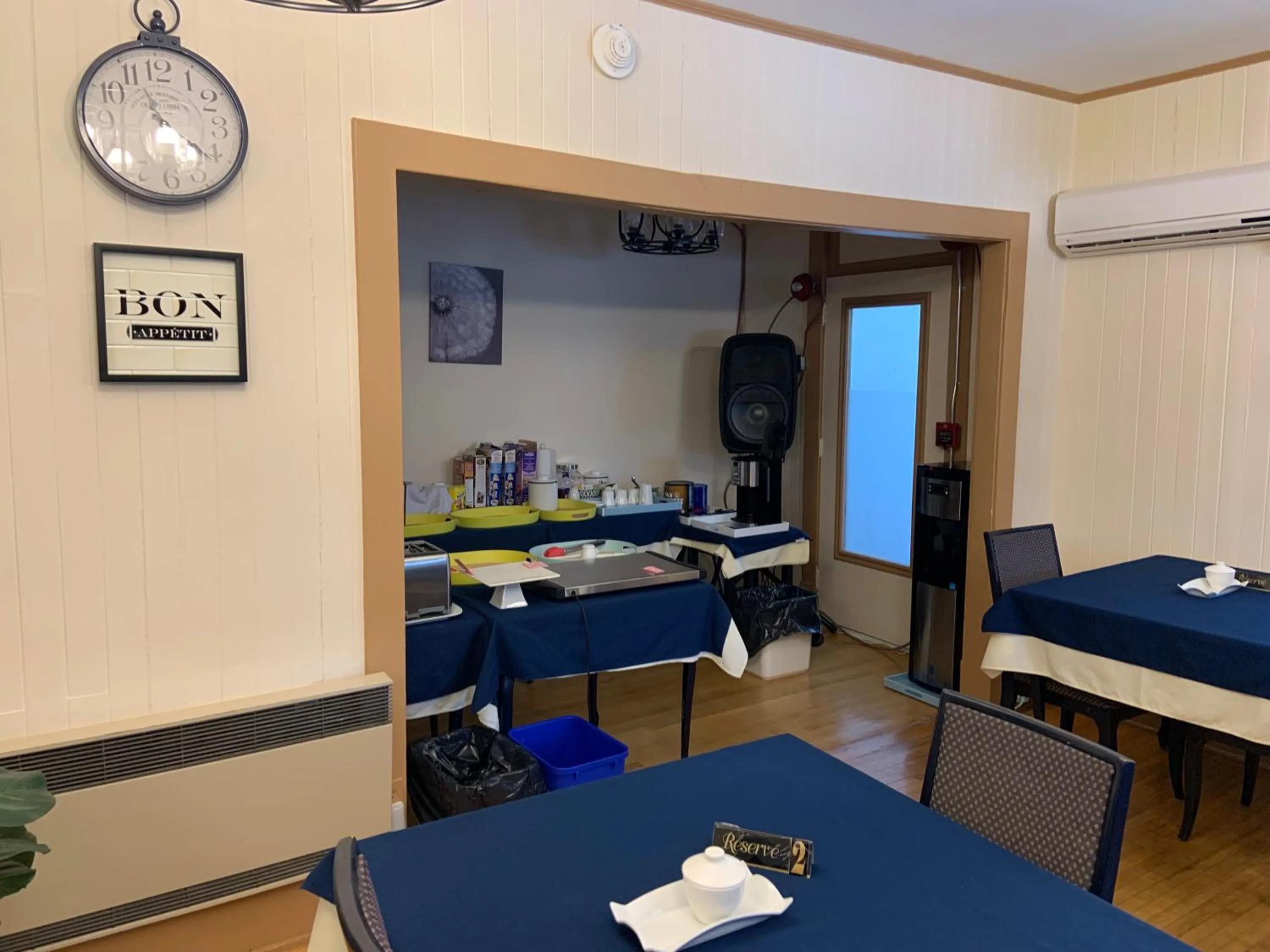 Buffet breakfast in Auberge Clos-Joli