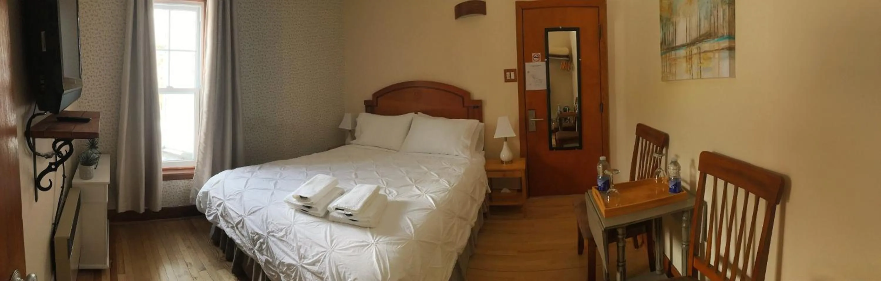 Photo of the whole room in Auberge Clos-Joli