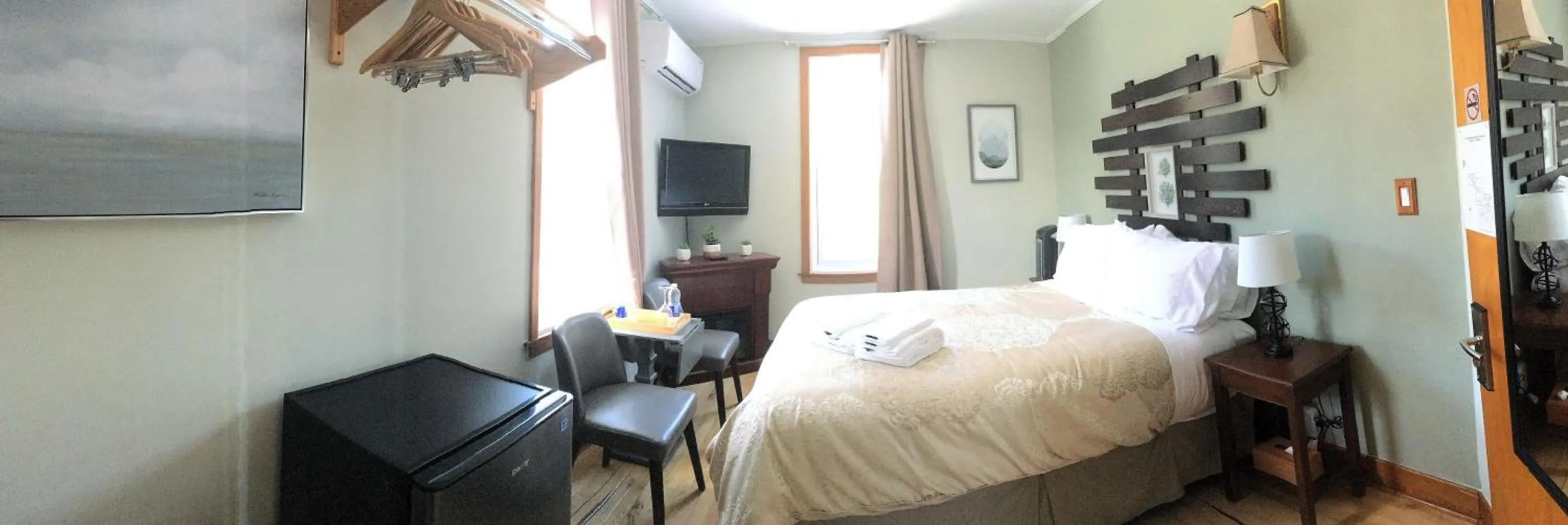 Photo of the whole room in Auberge Clos-Joli