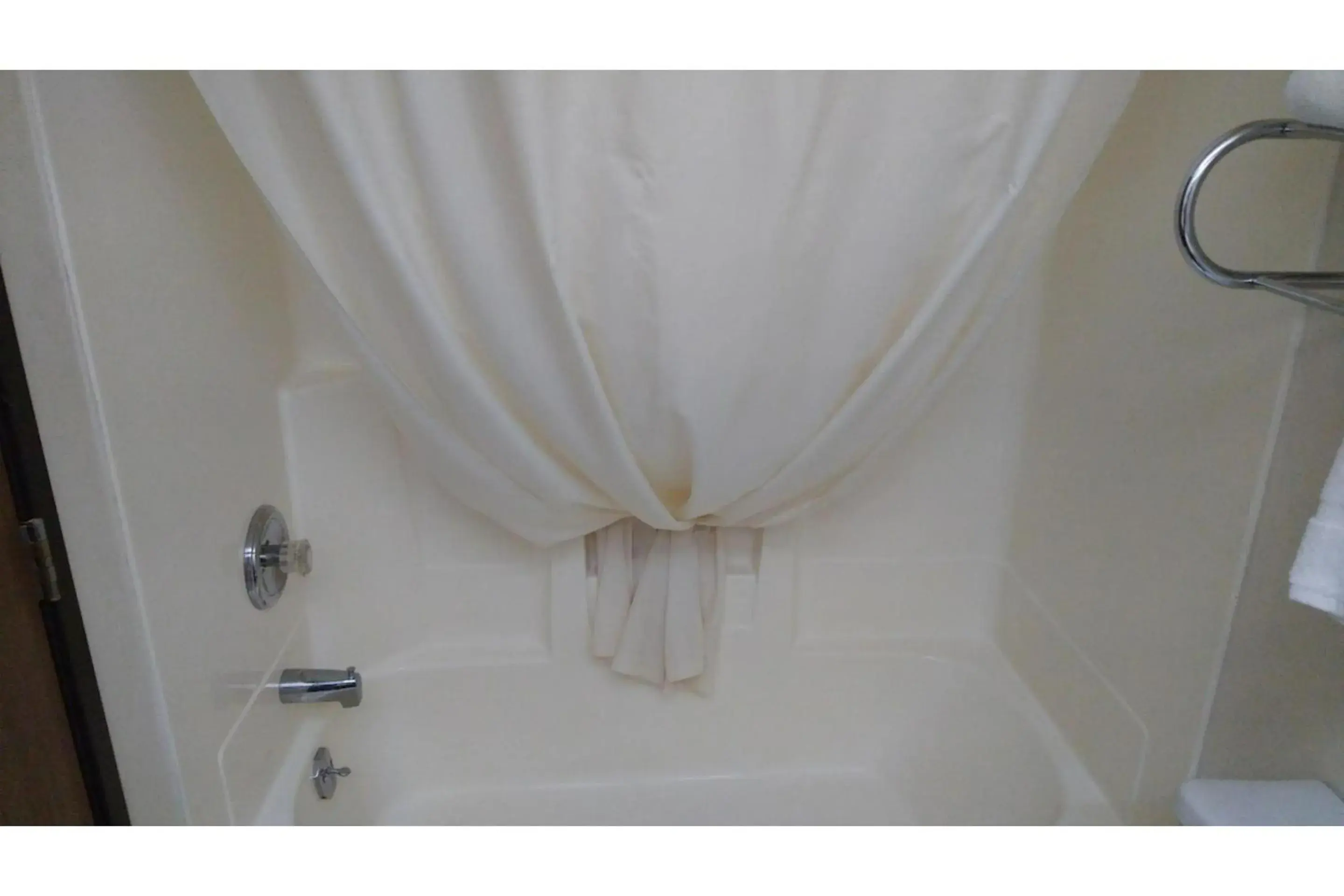 Queen Bed Accessible Non-Smoking in Wautoma Inn by OYO near Airport WI 73 Queen Bed Accessible Non-Smoking in Wautoma Inn by OYO near Airport WI 73