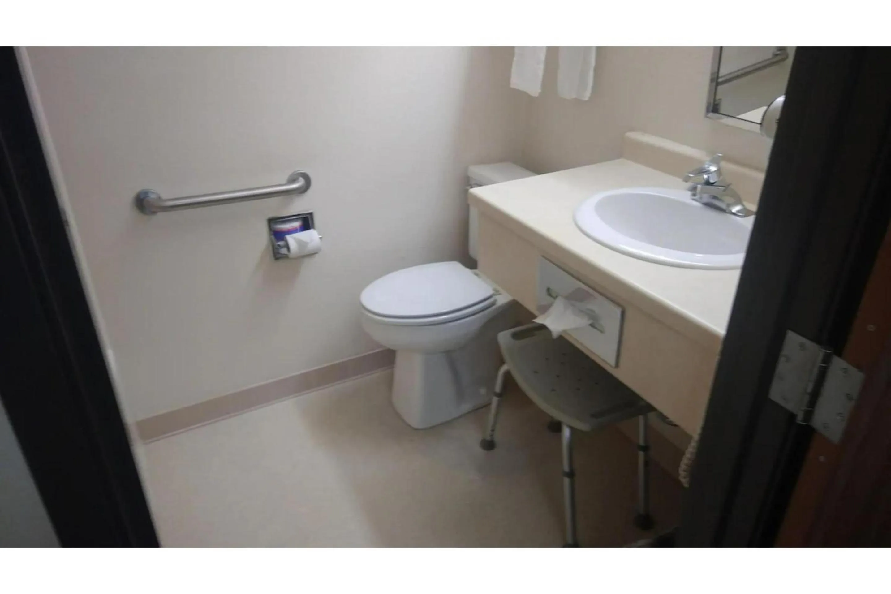 Queen Bed Non-Smoking in Wautoma Inn by OYO near Airport WI 73