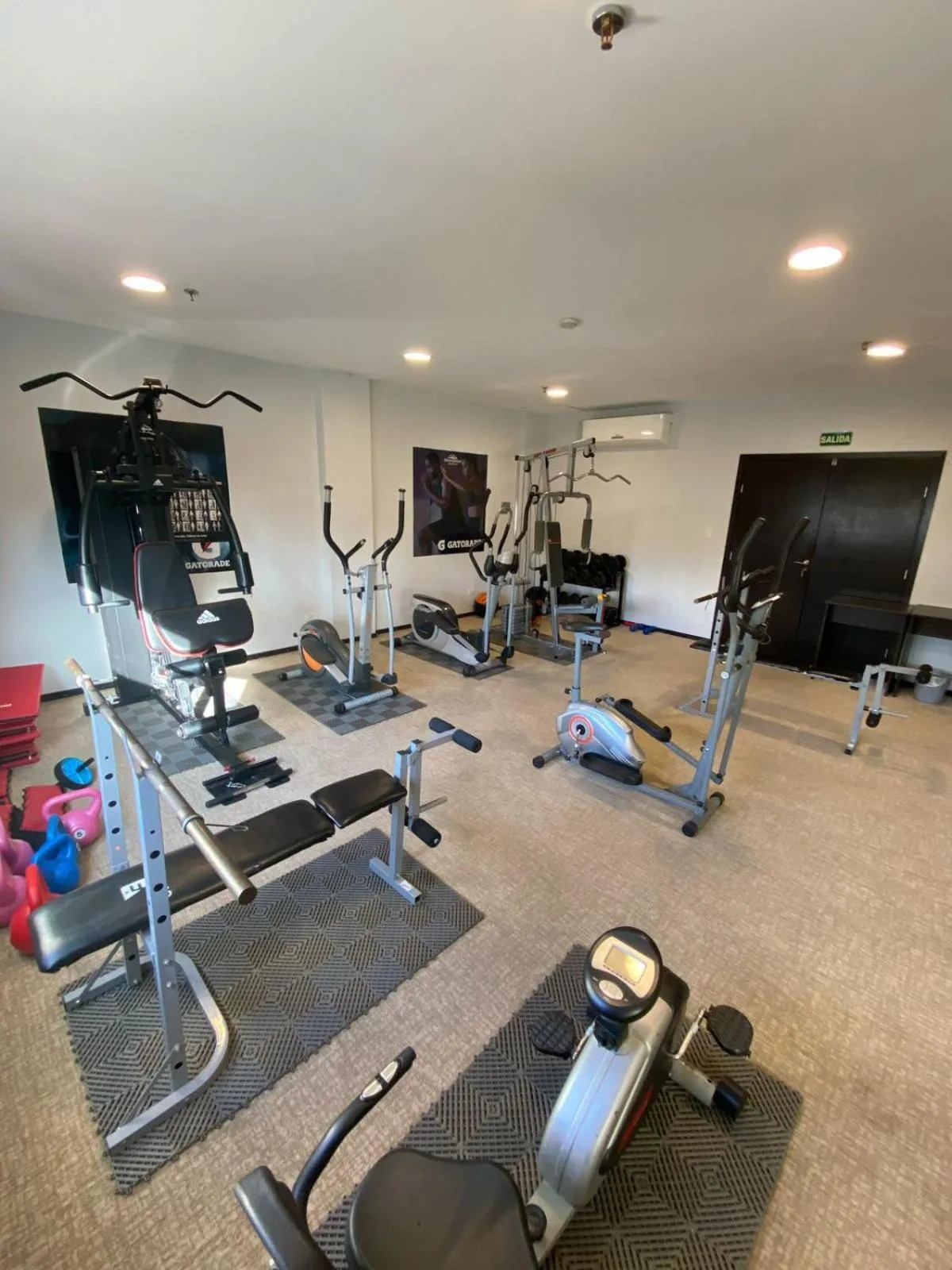 Fitness centre/facilities in Howard Johnson Plaza Villa Carlos Paz