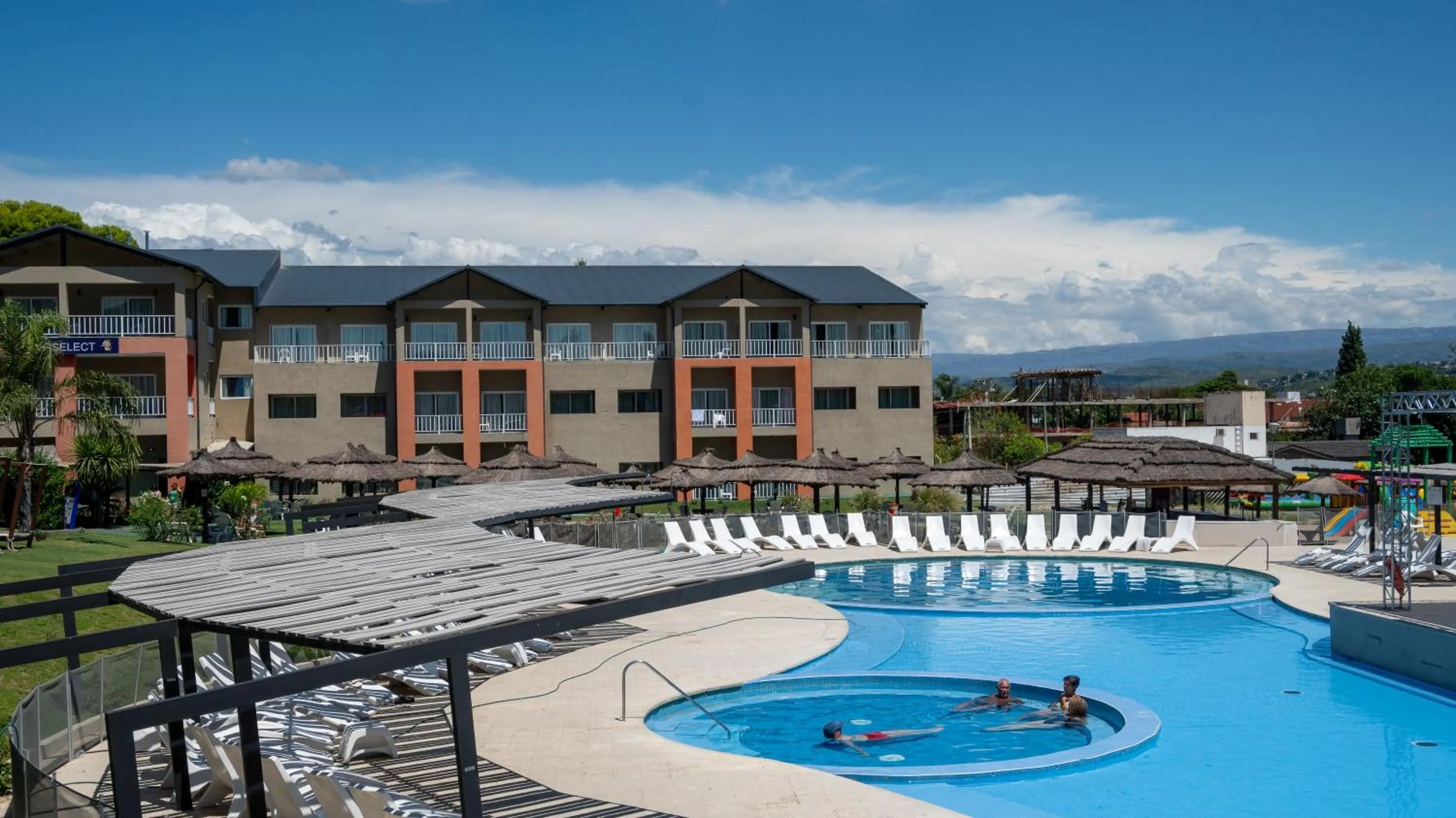 Swimming pool in Howard Johnson Plaza Villa Carlos Paz
