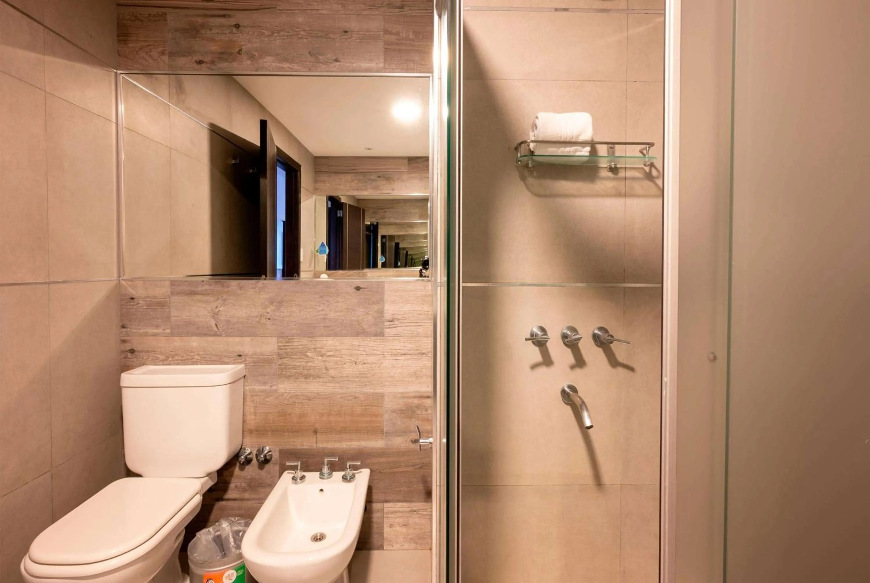 TV and multimedia in Howard Johnson Plaza Villa Carlos Paz