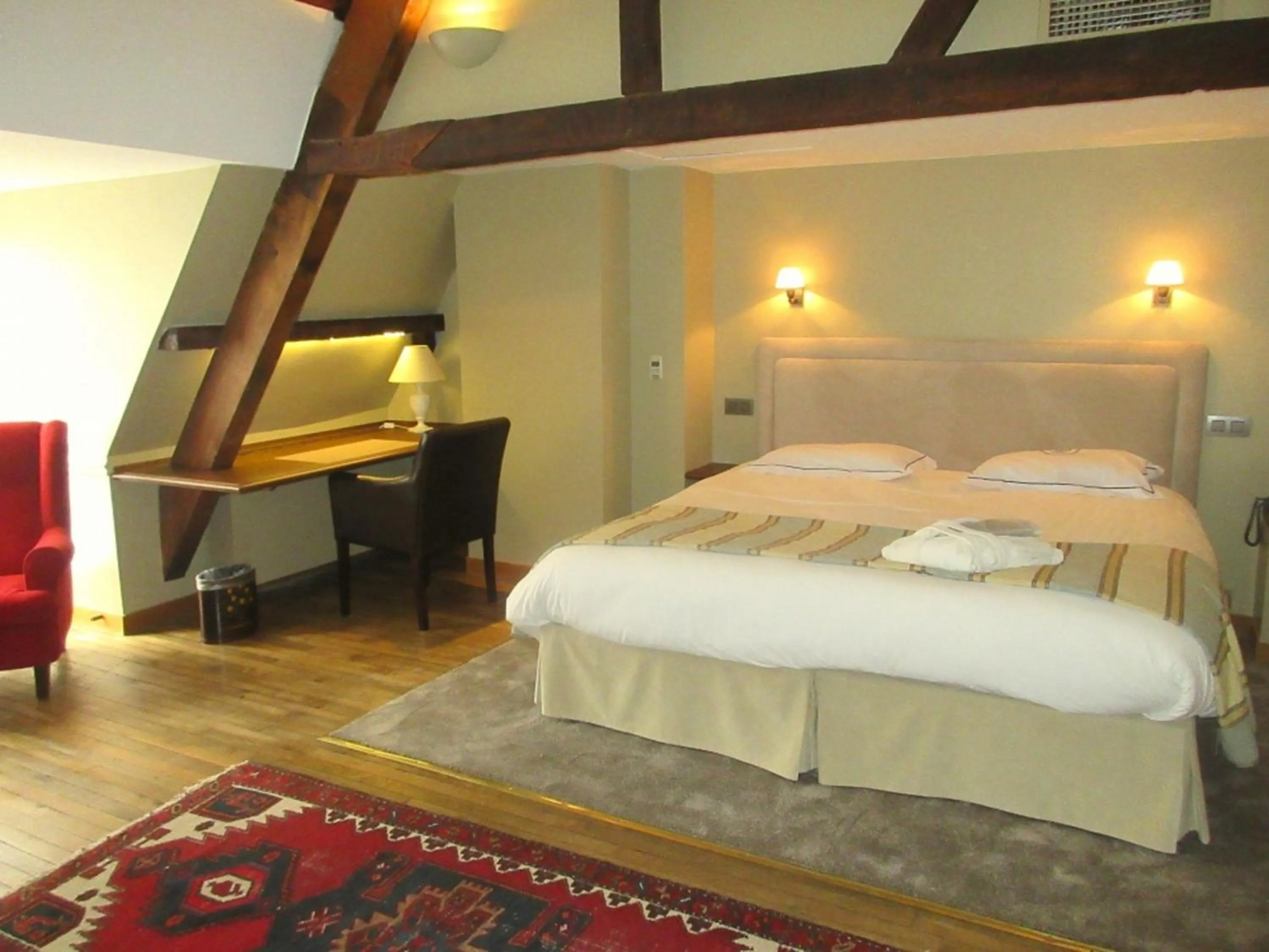Photo of the whole room, Bed in Hotel le Dixseptieme