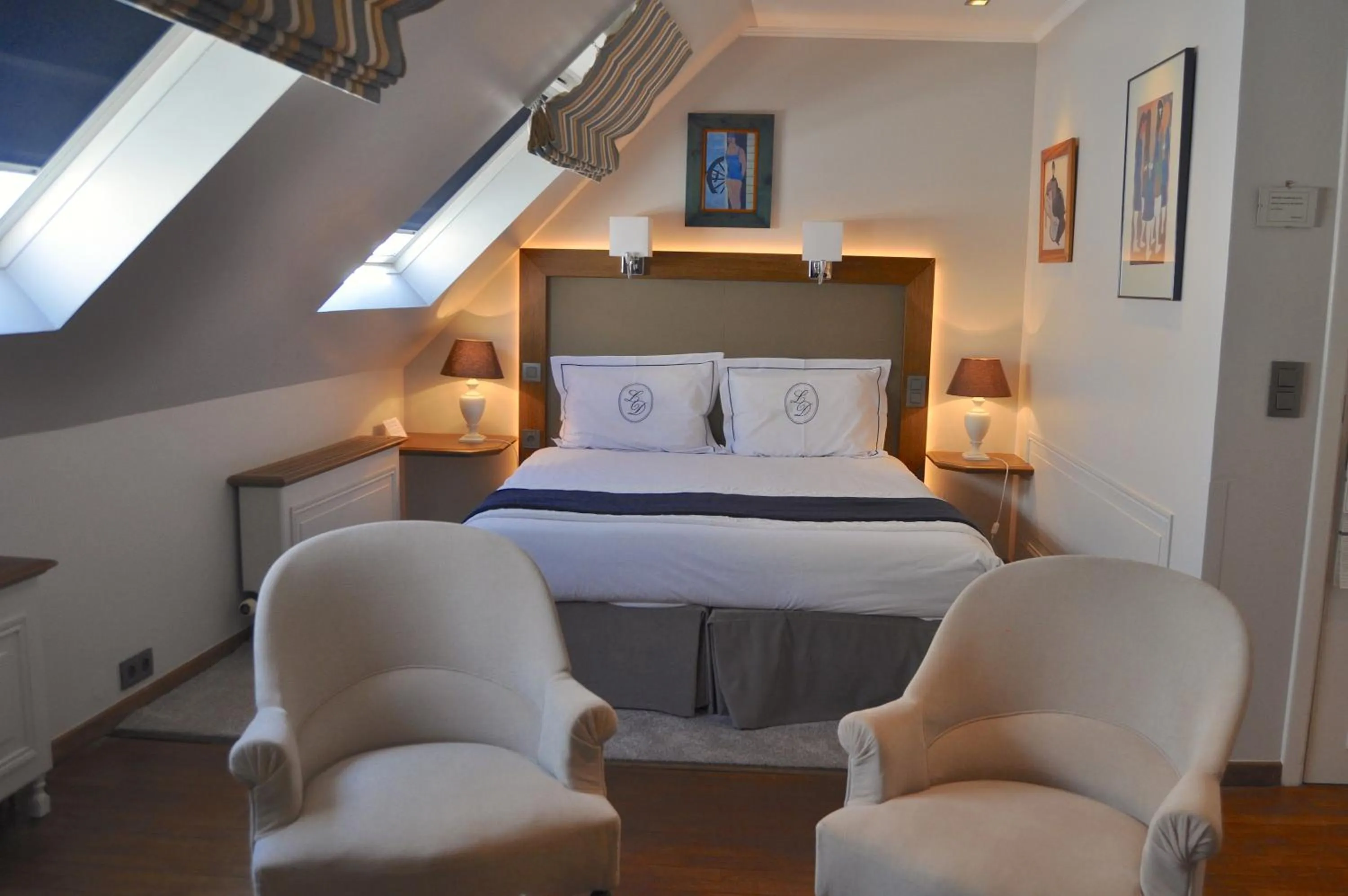 Bed in Hotel le Dixseptieme