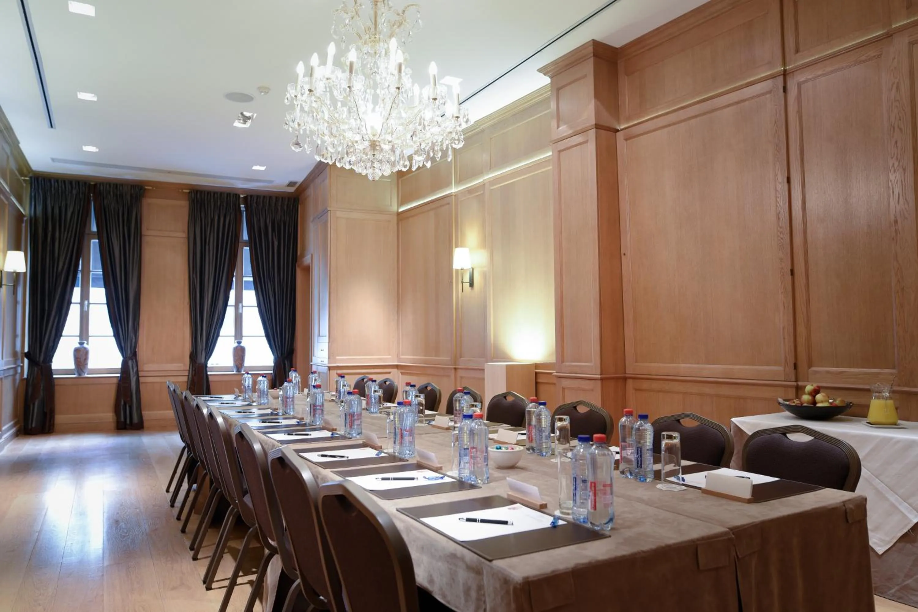Meeting/conference room in Hotel le Dixseptieme