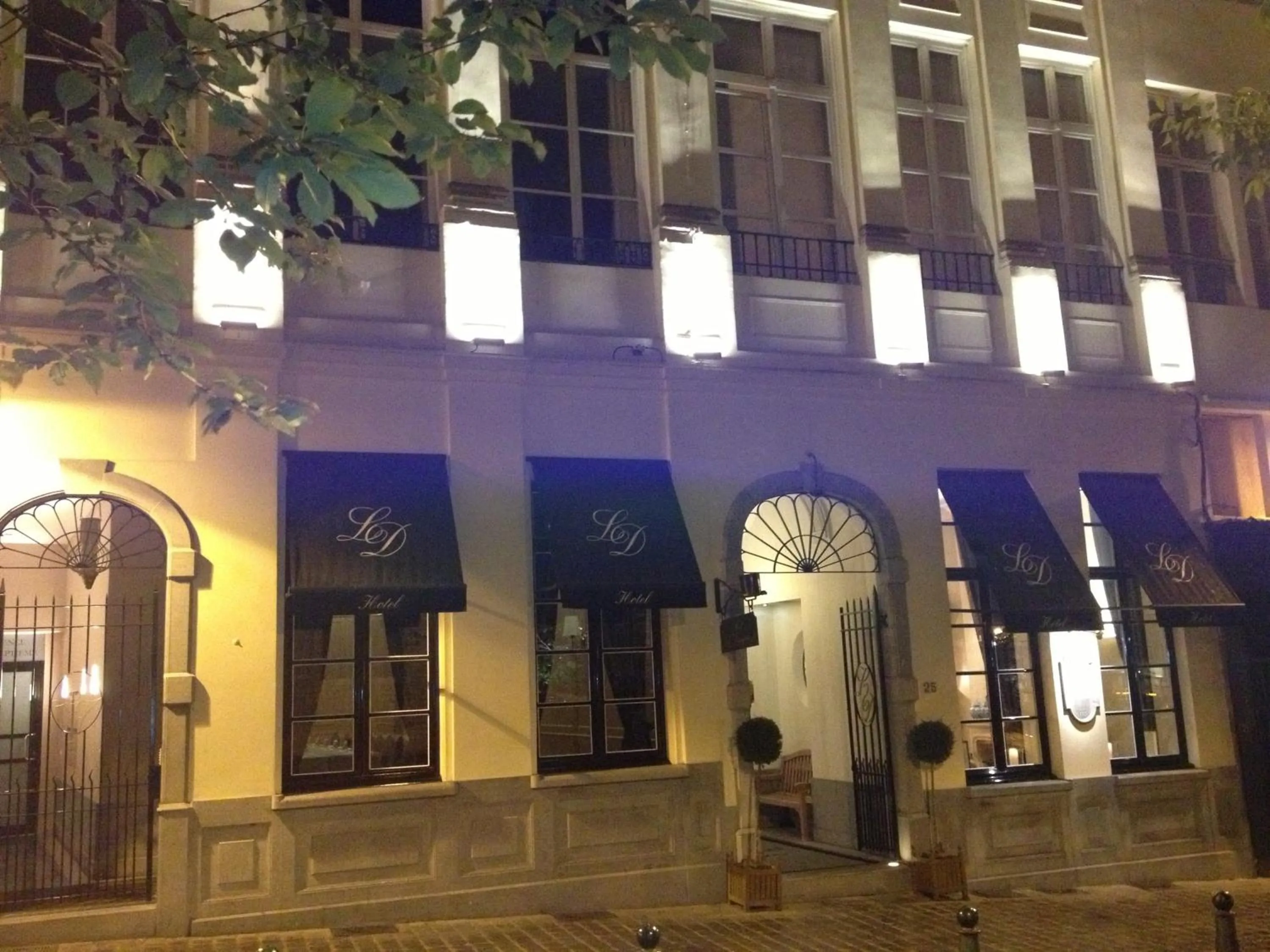 Facade/entrance in Hotel le Dixseptieme
