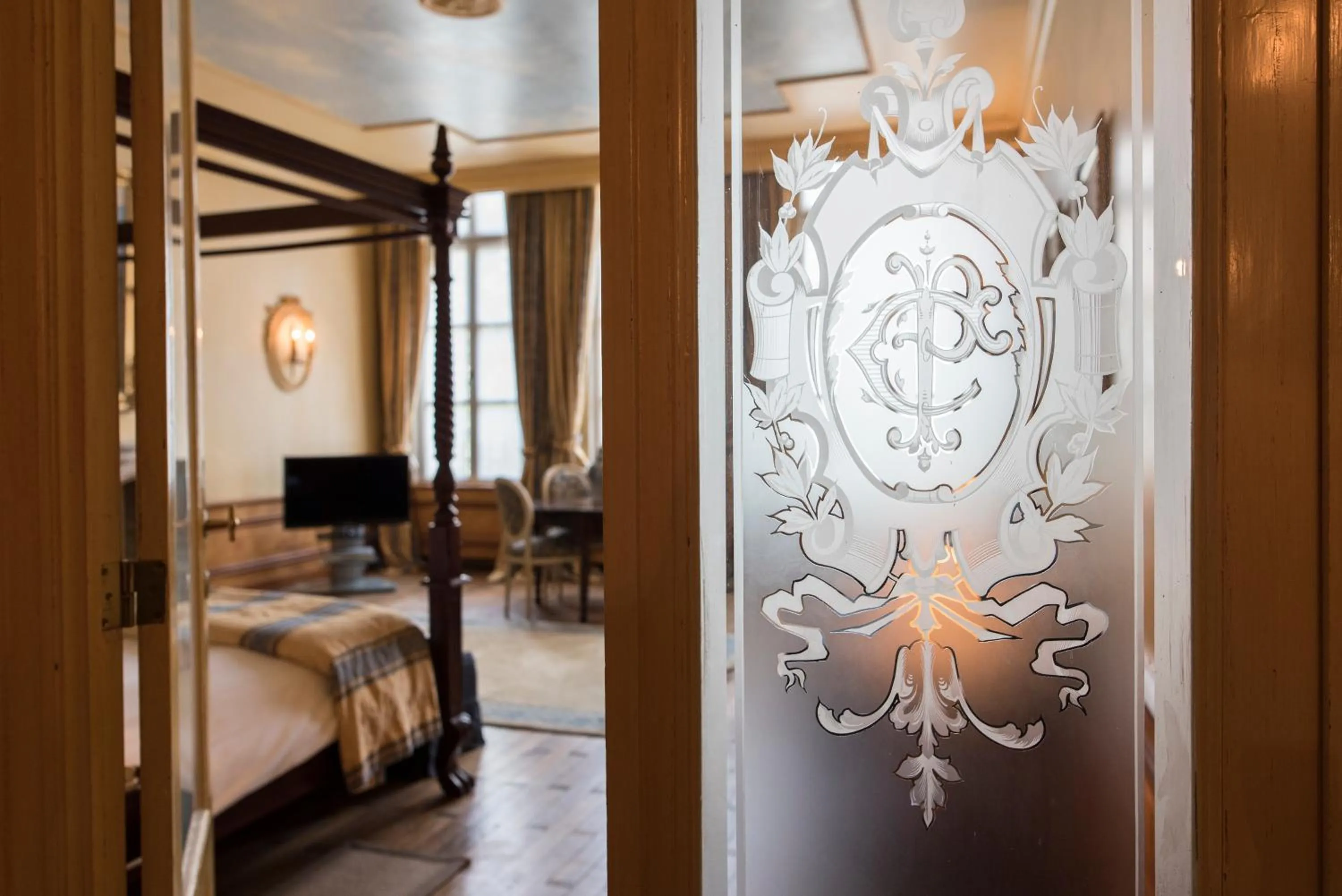 Decorative detail, Bed in Hotel le Dixseptieme