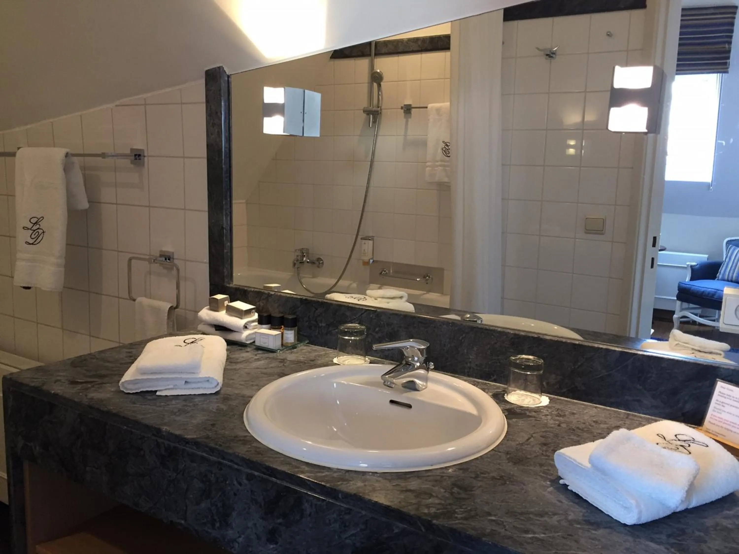 Bathroom in Hotel le Dixseptieme