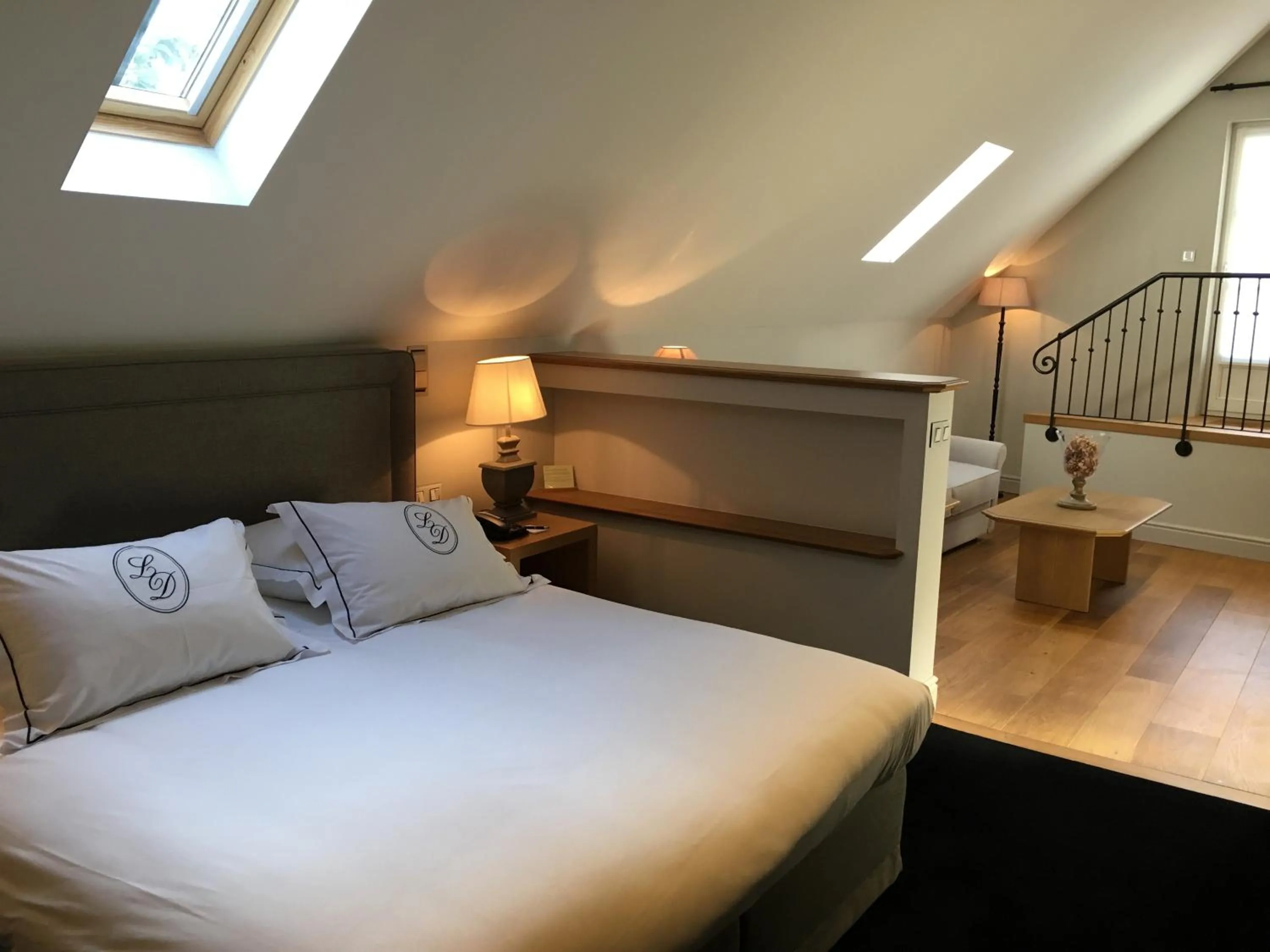 Bed in Hotel le Dixseptieme